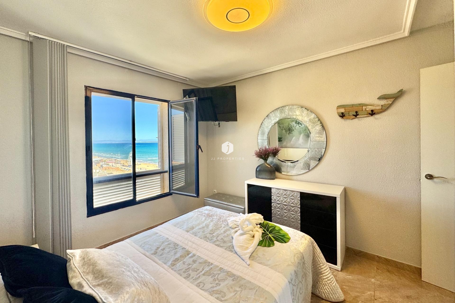 Resale - Apartment / flat -
Torrevieja - Torre la mata