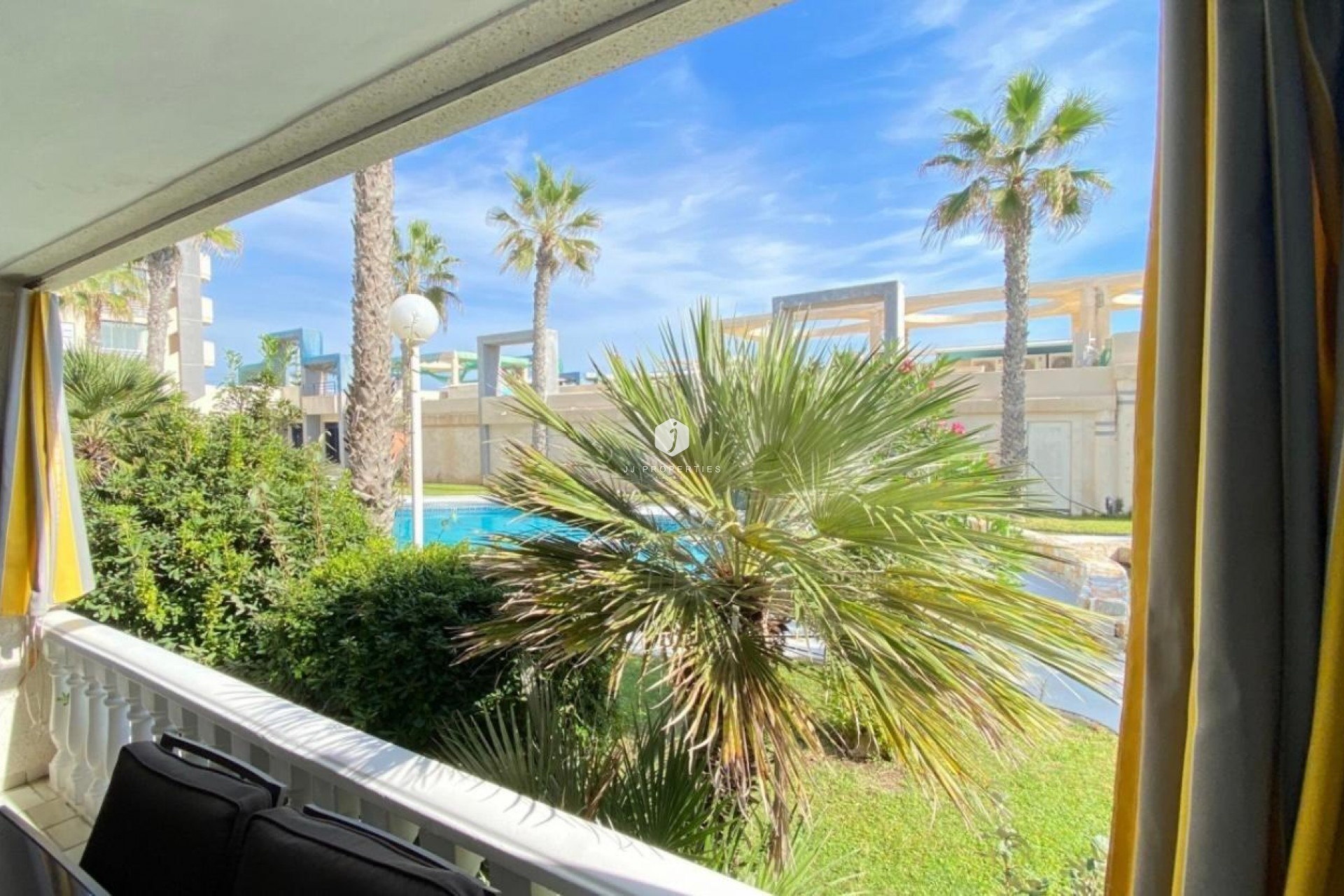 Resale - Apartment / flat -
Torrevieja - Torre la mata