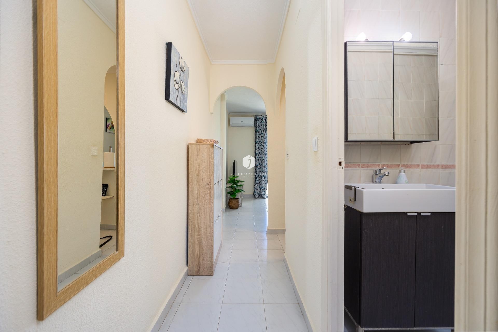 Resale - Apartment / flat -
Torrevieja - Torreblanca