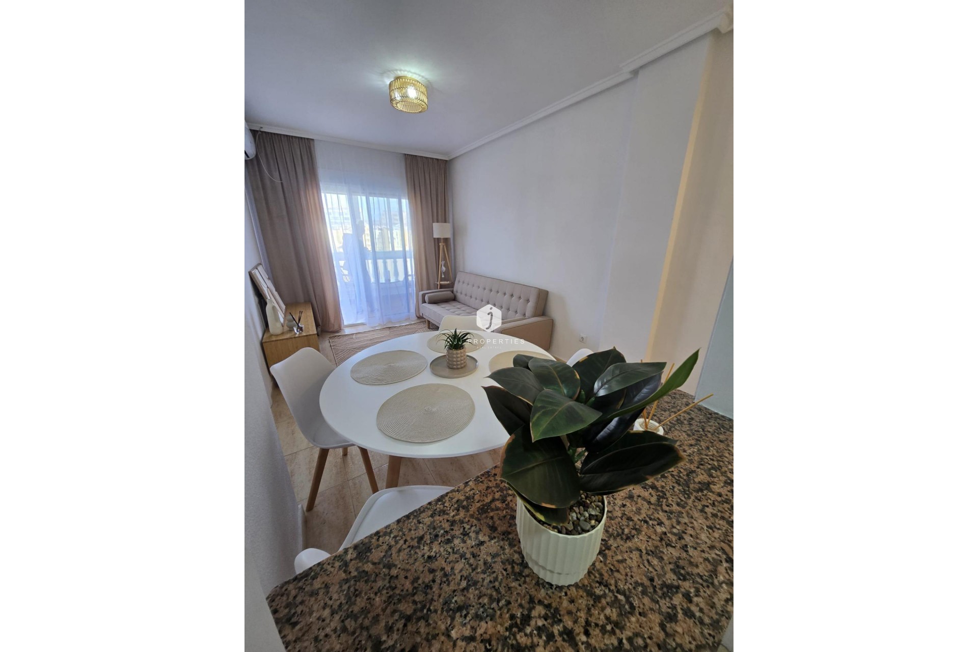 Resale - Apartment / flat -
Torrevieja - Torreblanca