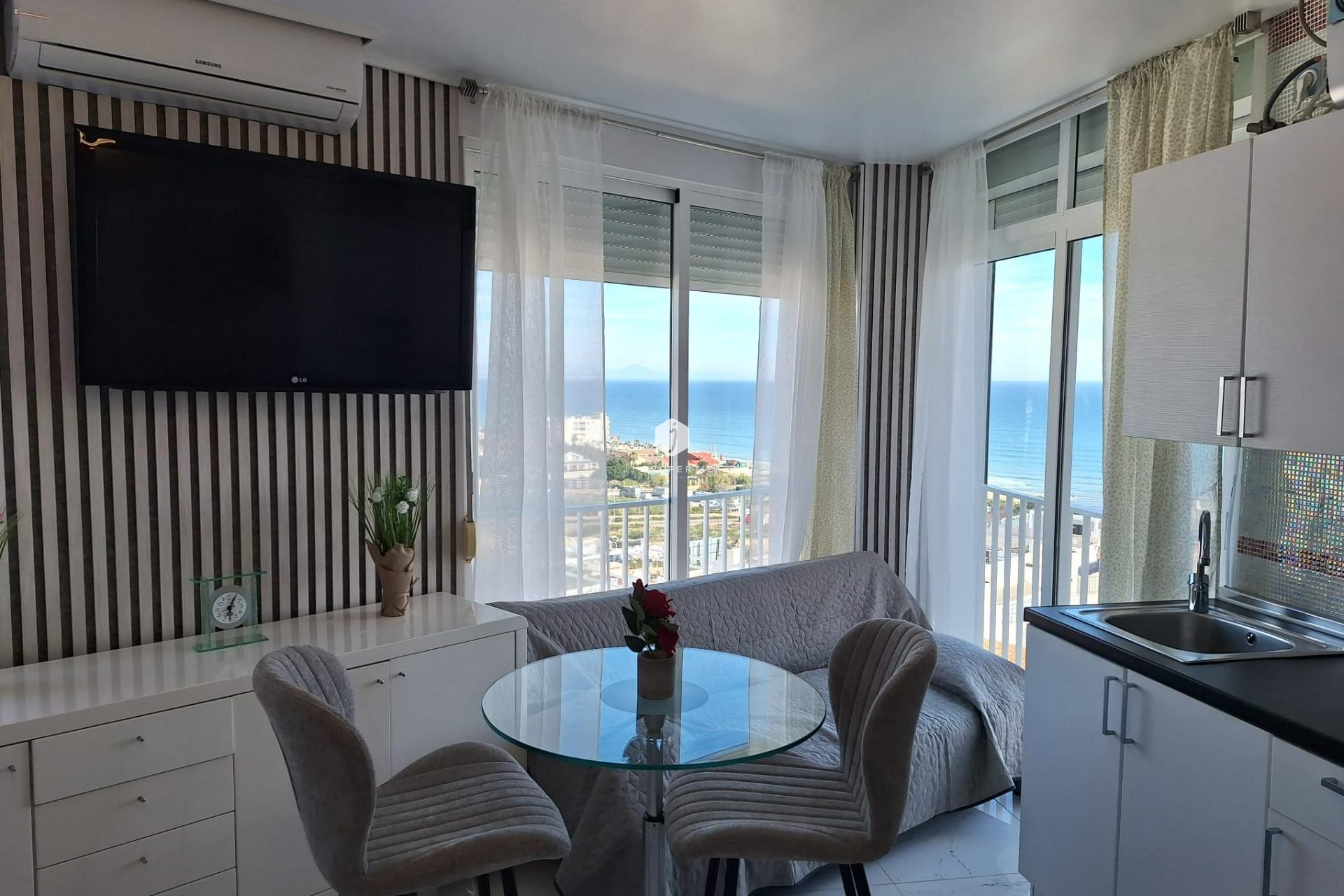 Resale - Apartment / flat -
Torrevieja - Torrejón