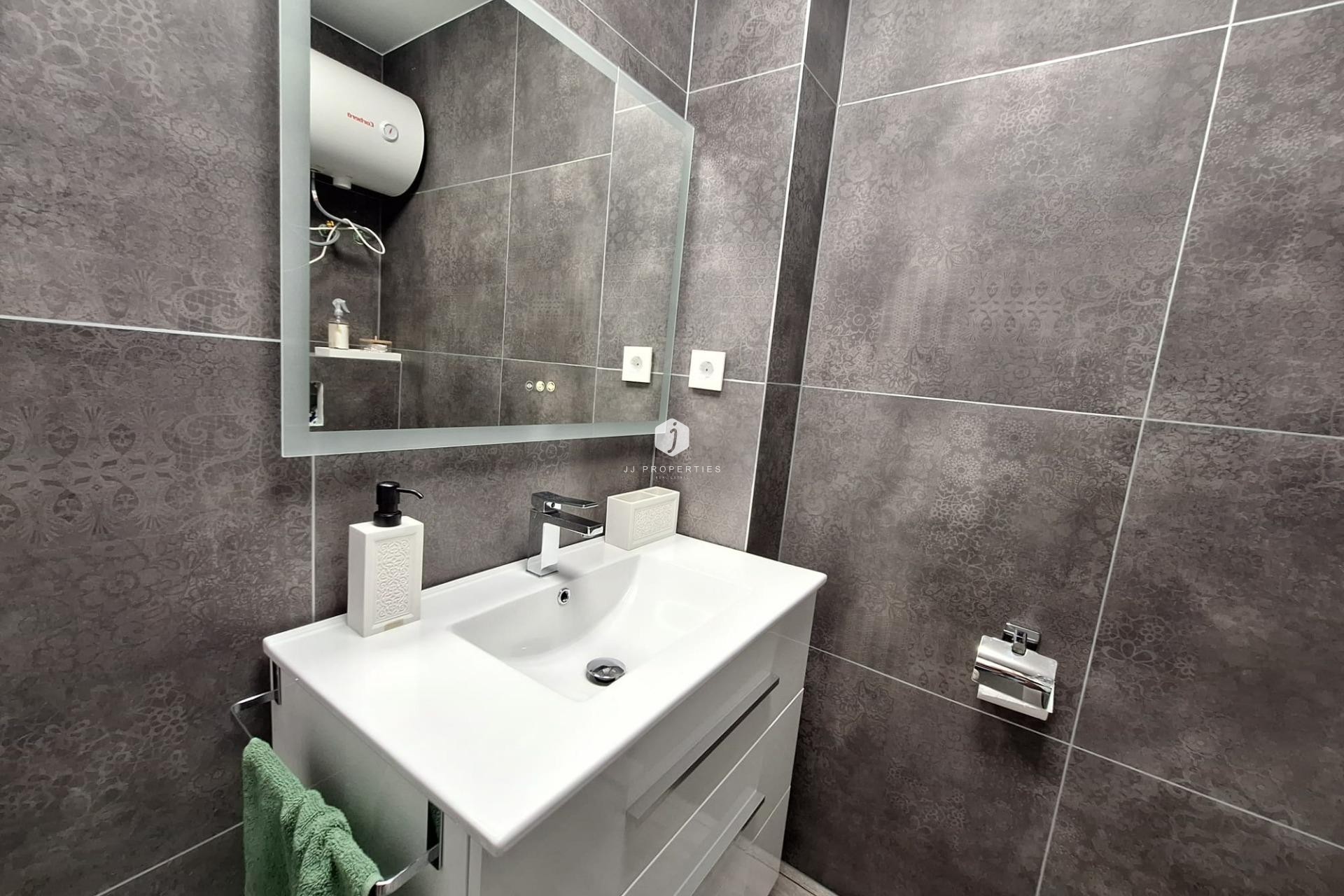 Resale - Apartment / flat -
Torrevieja - Torretas