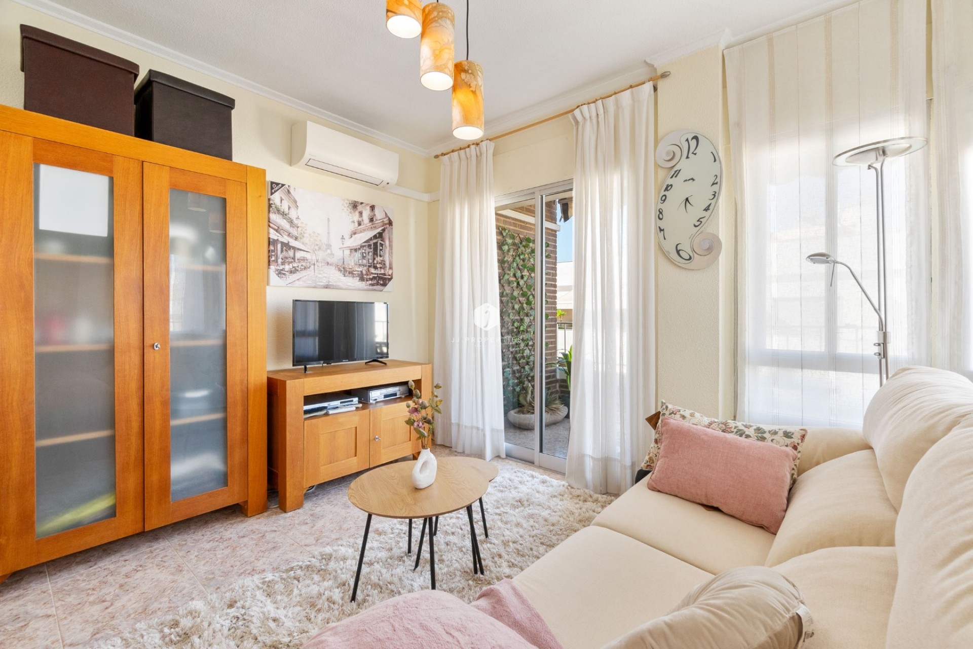 Resale - Apartment / flat -
Torrevieja - Torrevieja Centro