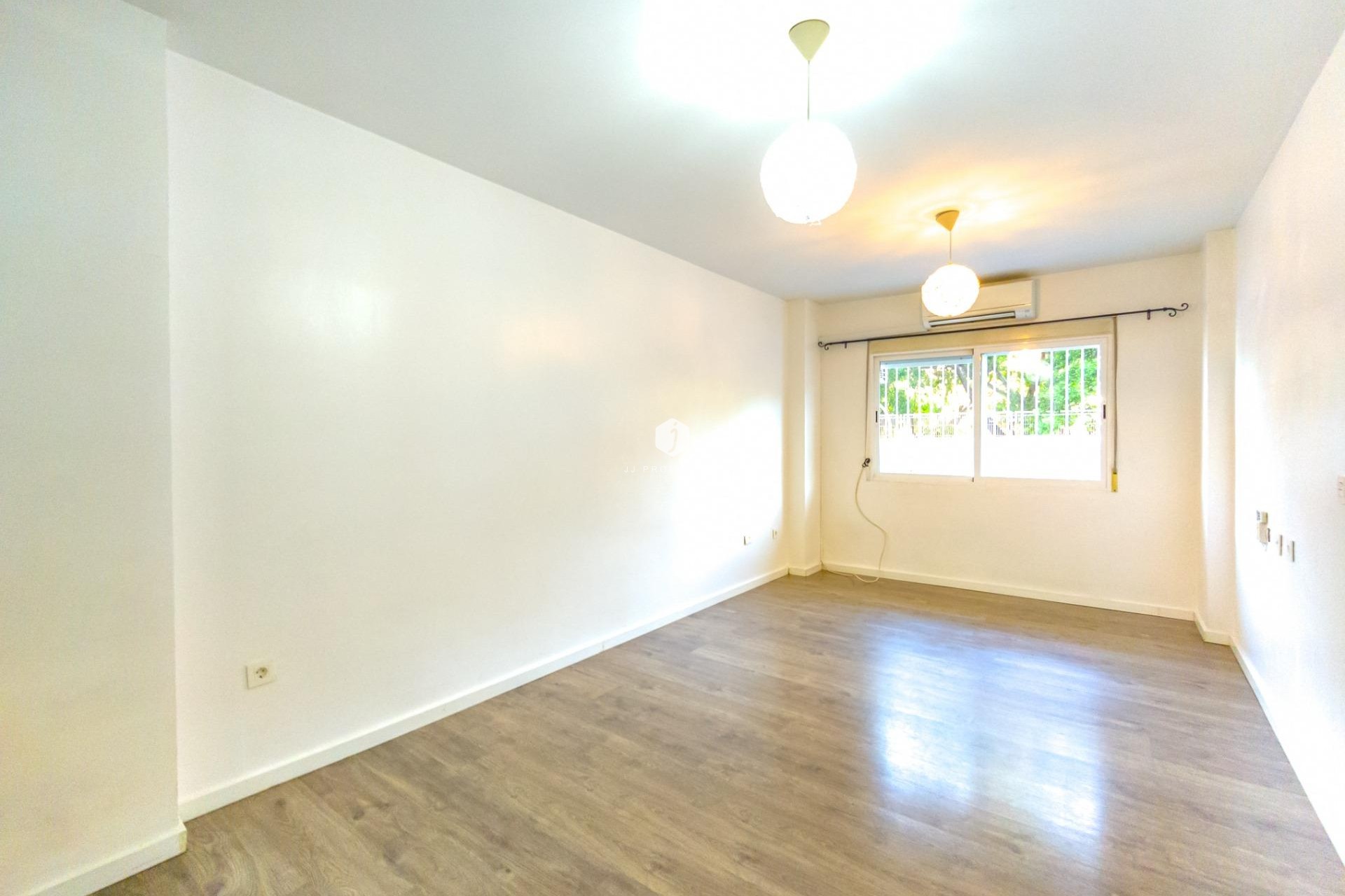 Resale - Apartment / flat -
Torrevieja