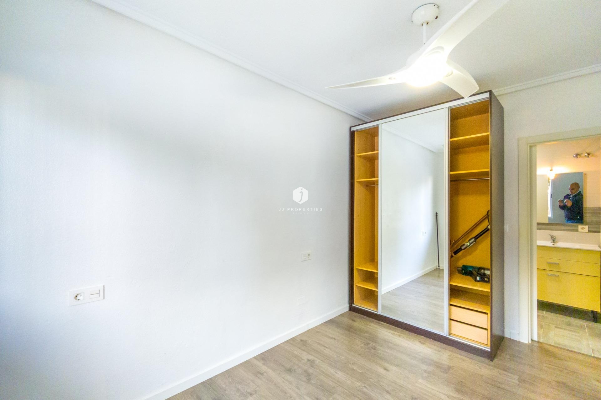 Resale - Apartment / flat -
Torrevieja