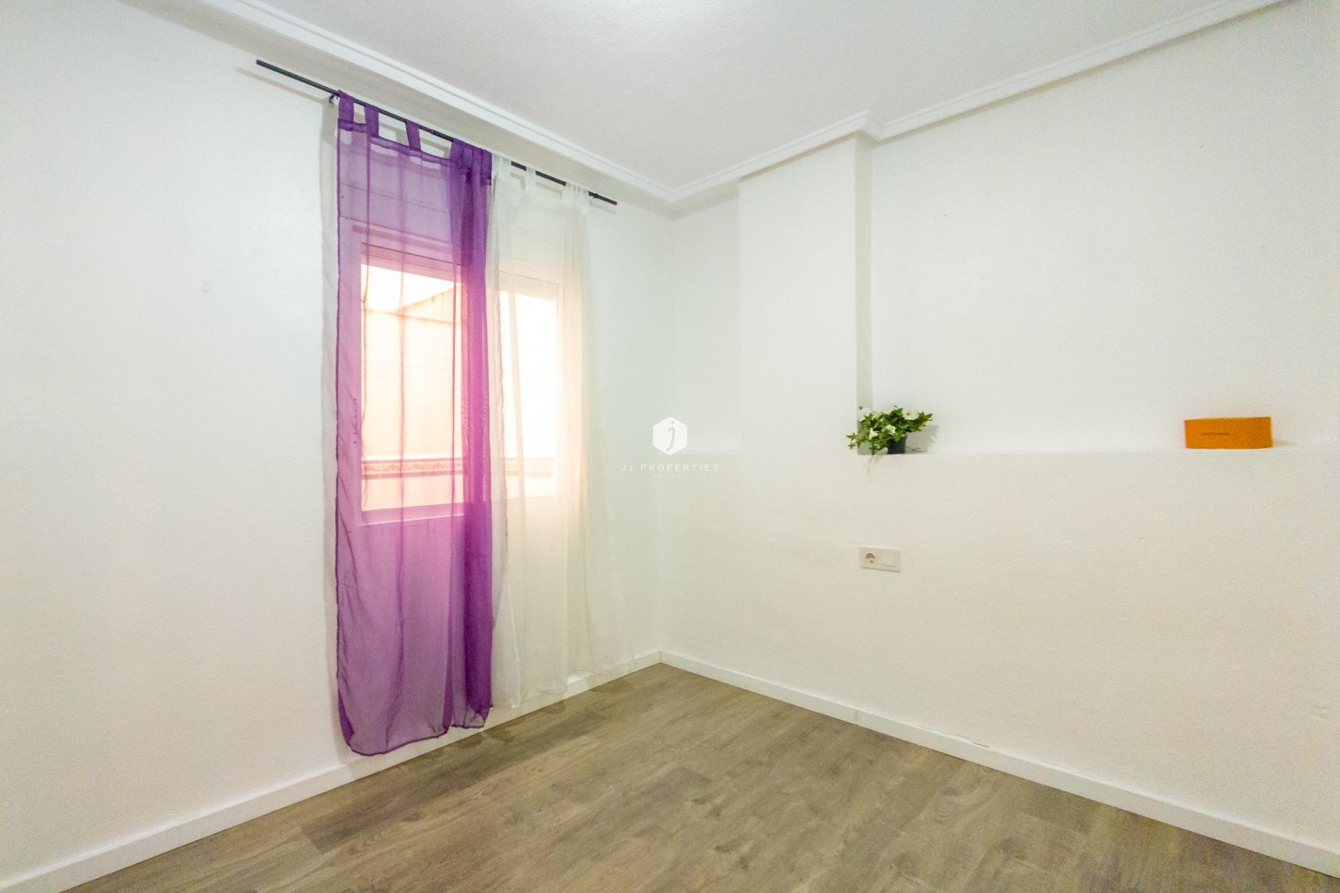Resale - Apartment / flat -
Torrevieja