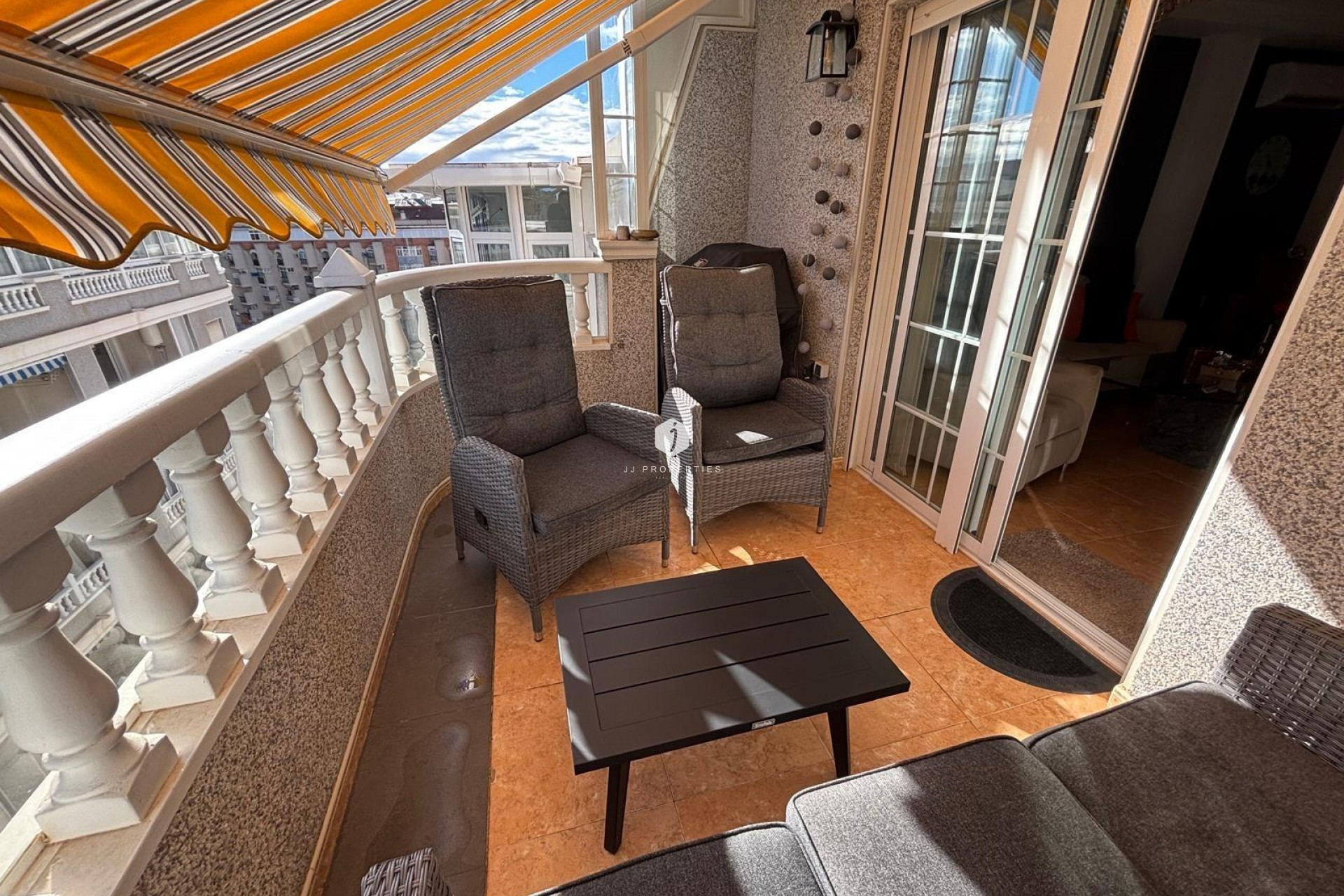 Resale - Apartment / flat -
Torrevieja