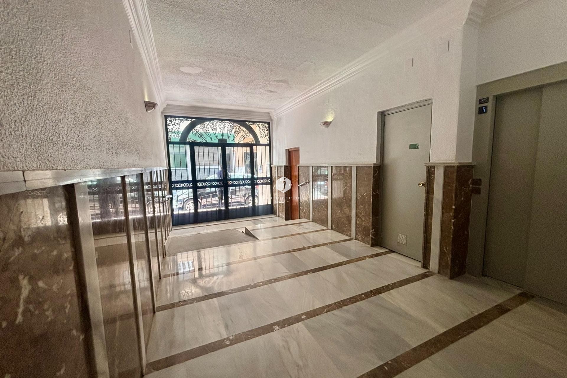 Resale - Apartment / flat -
Torrevieja