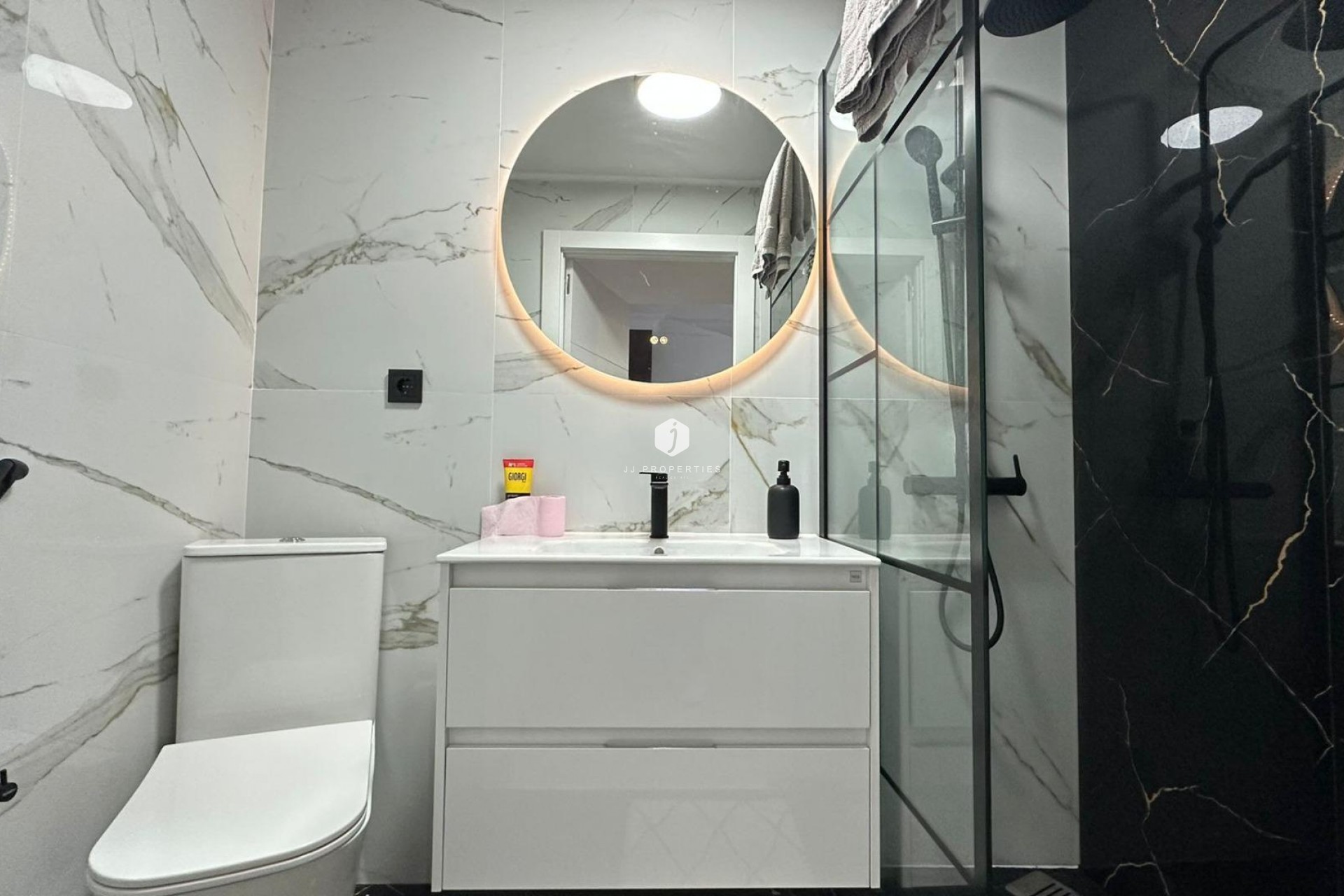 Resale - Apartment / flat -
Torrevieja