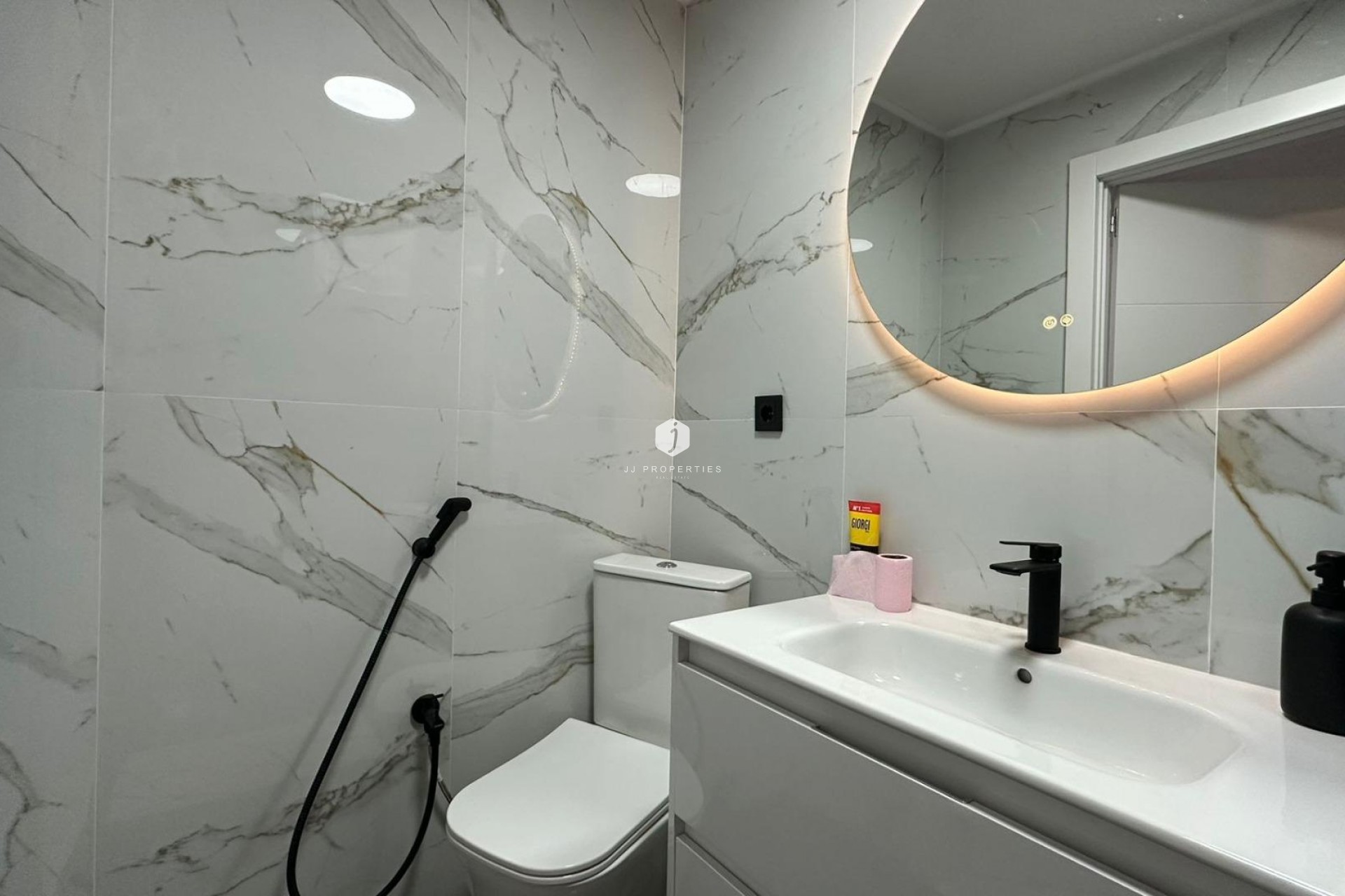 Resale - Apartment / flat -
Torrevieja