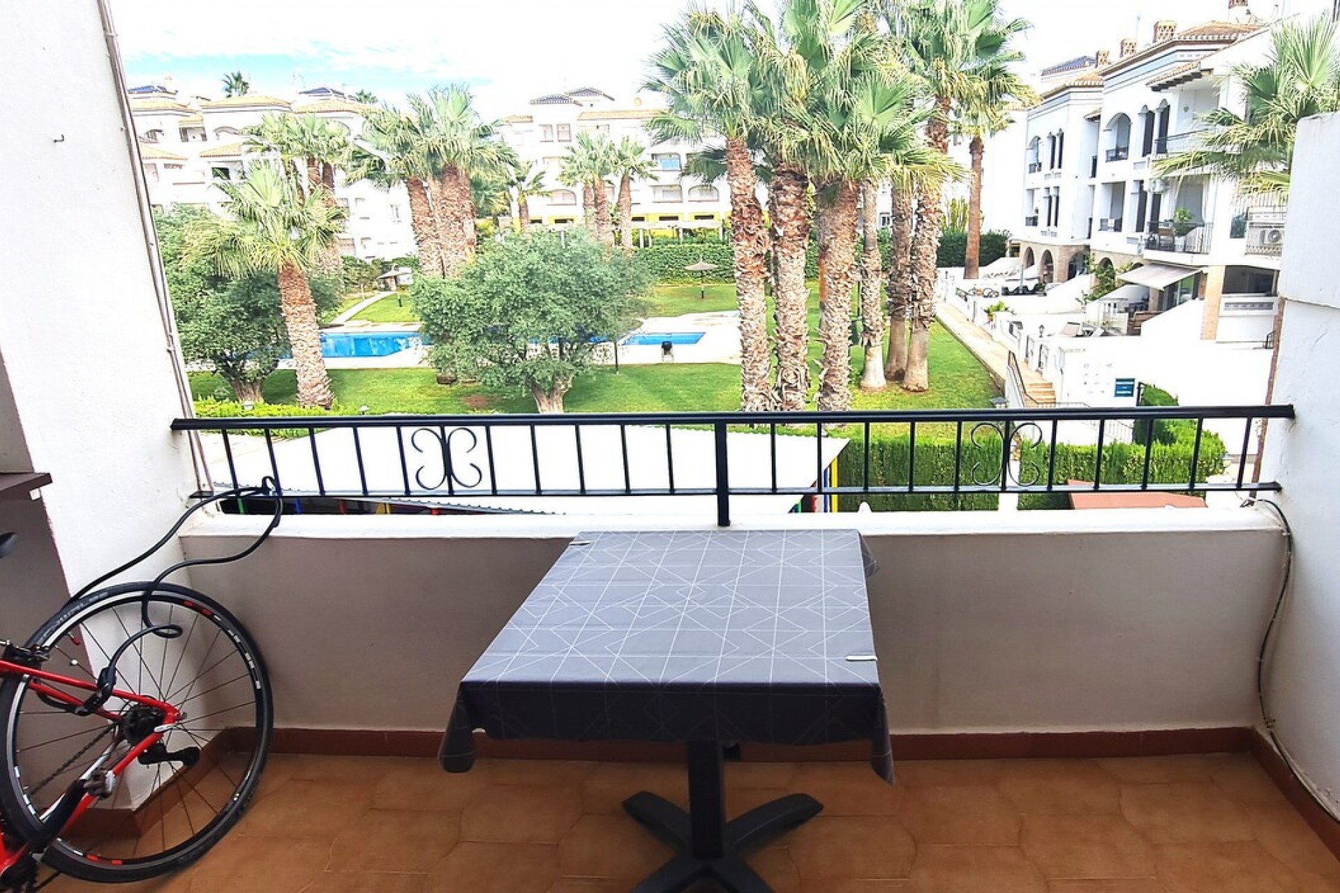 Resale - Apartment / flat -
Villamartin - Costa Blanca