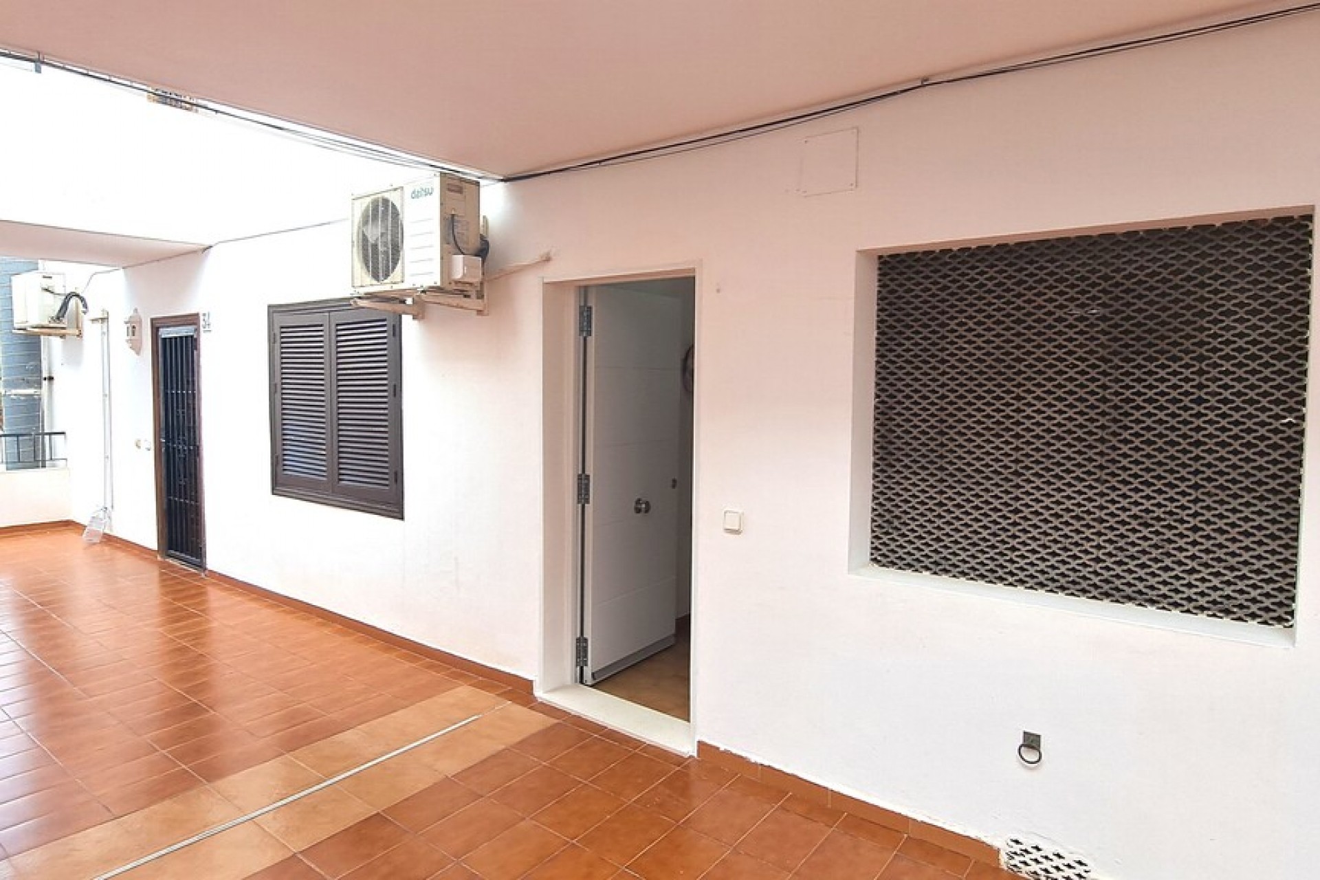 Resale - Apartment / flat -
Villamartin - Costa Blanca