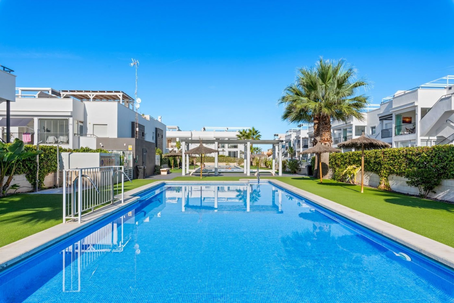 Resale - Bungalow -
Torrevieja - Aguas Nueva