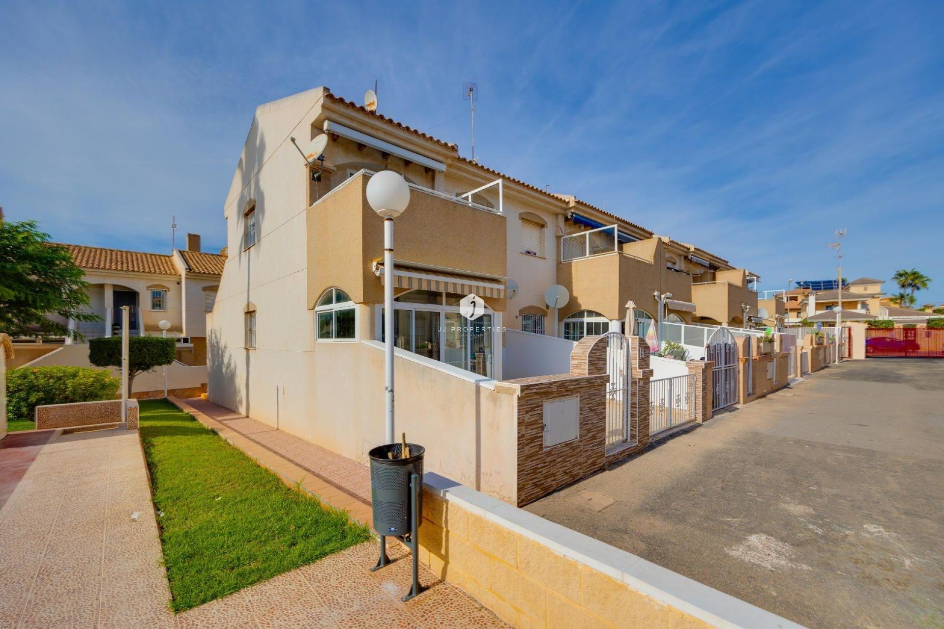 Resale - Bungalow -
Torrevieja - Aguas Nuevas 2