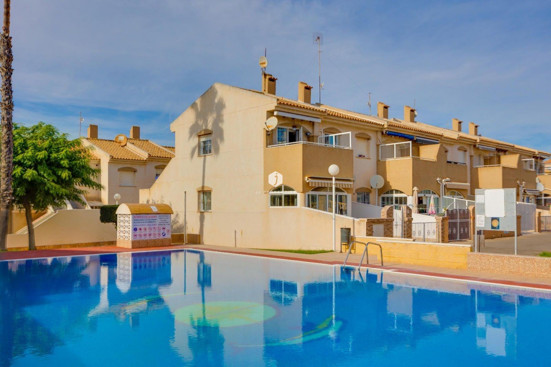 Resale - Bungalow -
Torrevieja - Aguas Nuevas 2