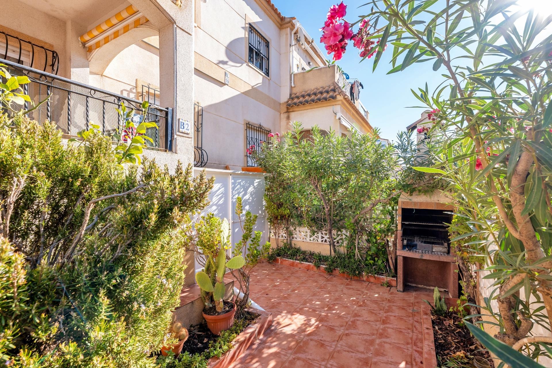 Resale - Bungalow -
Torrevieja - aguas nuevas