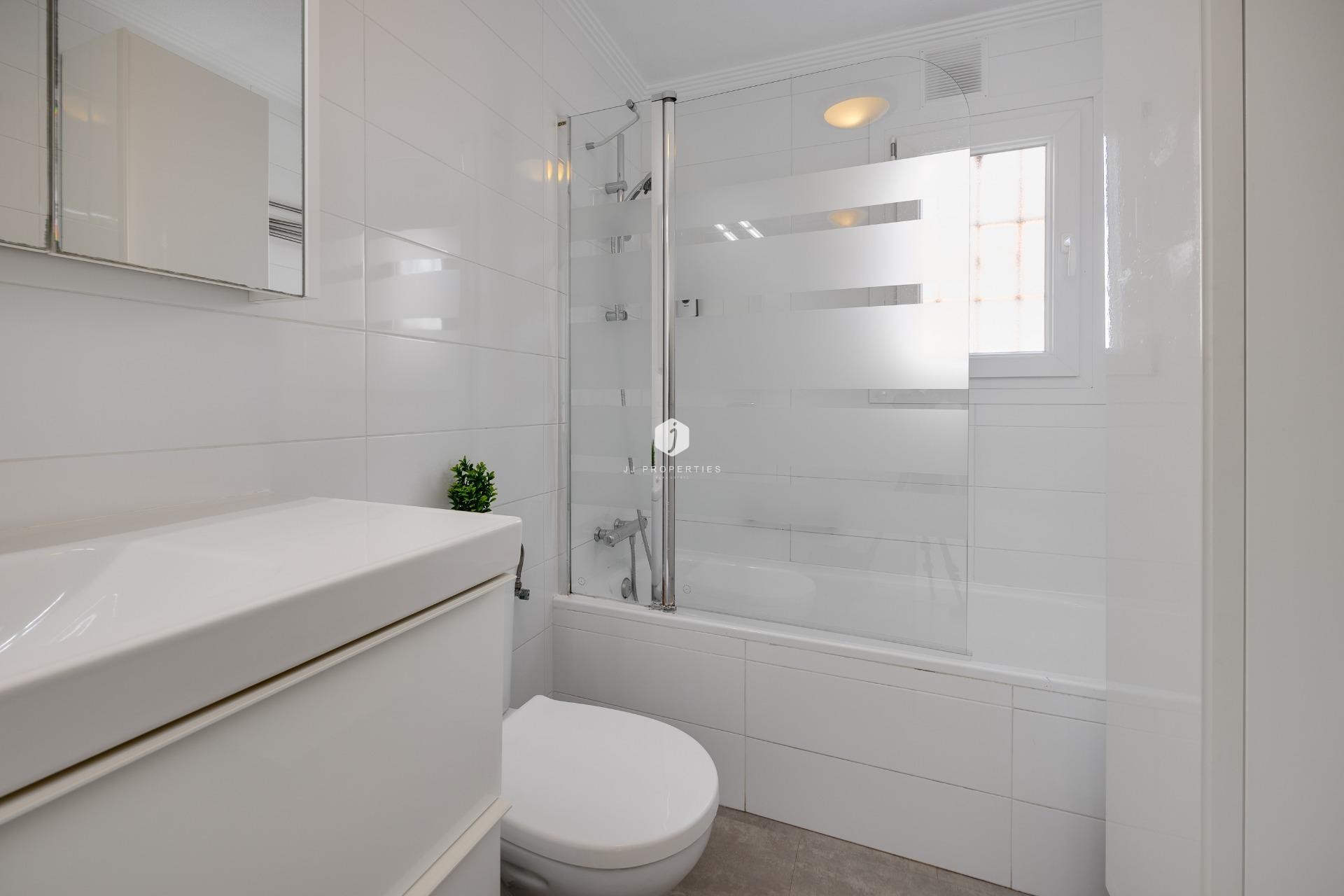 Resale - Bungalow -
Torrevieja - aguas nuevas