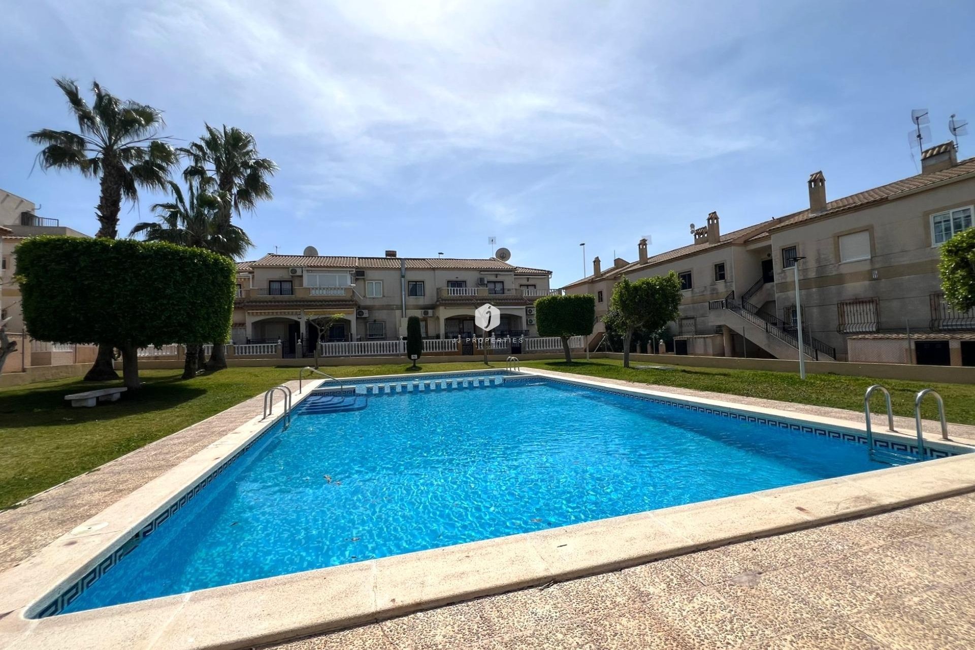 Resale - Bungalow -
Torrevieja - aguas nuevas