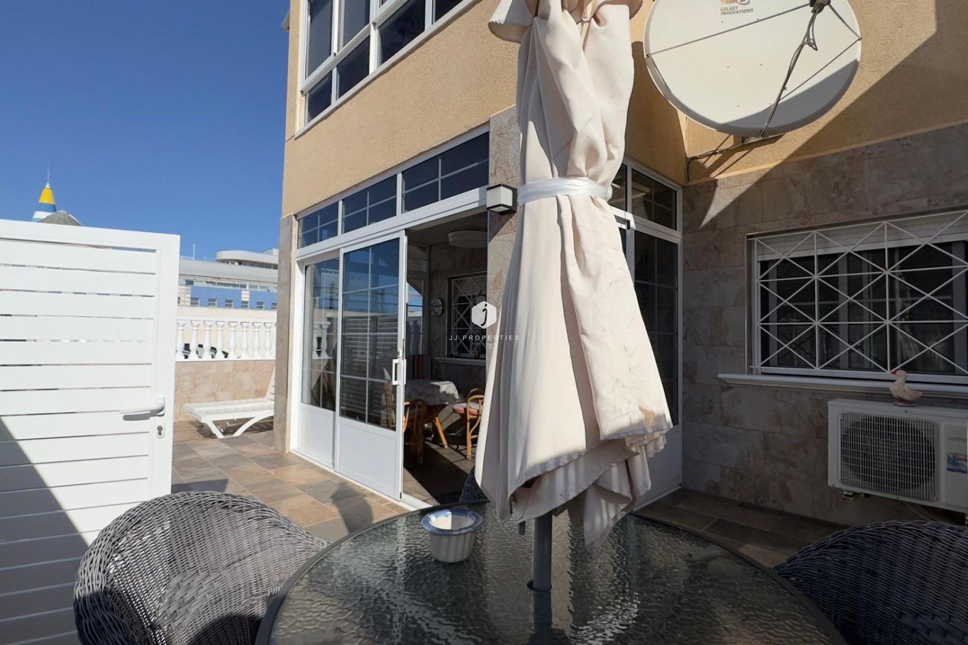 Resale - Bungalow -
Torrevieja - Centro