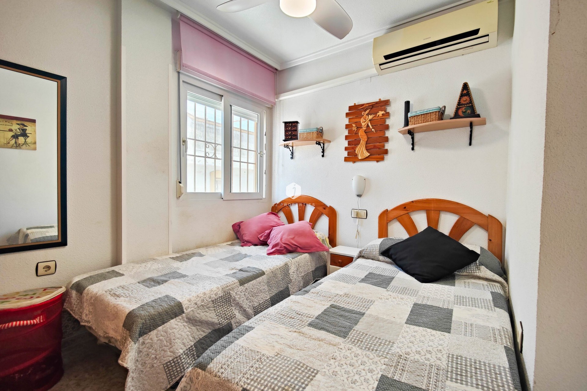 Resale - Bungalow -
Torrevieja - Costa Blanca