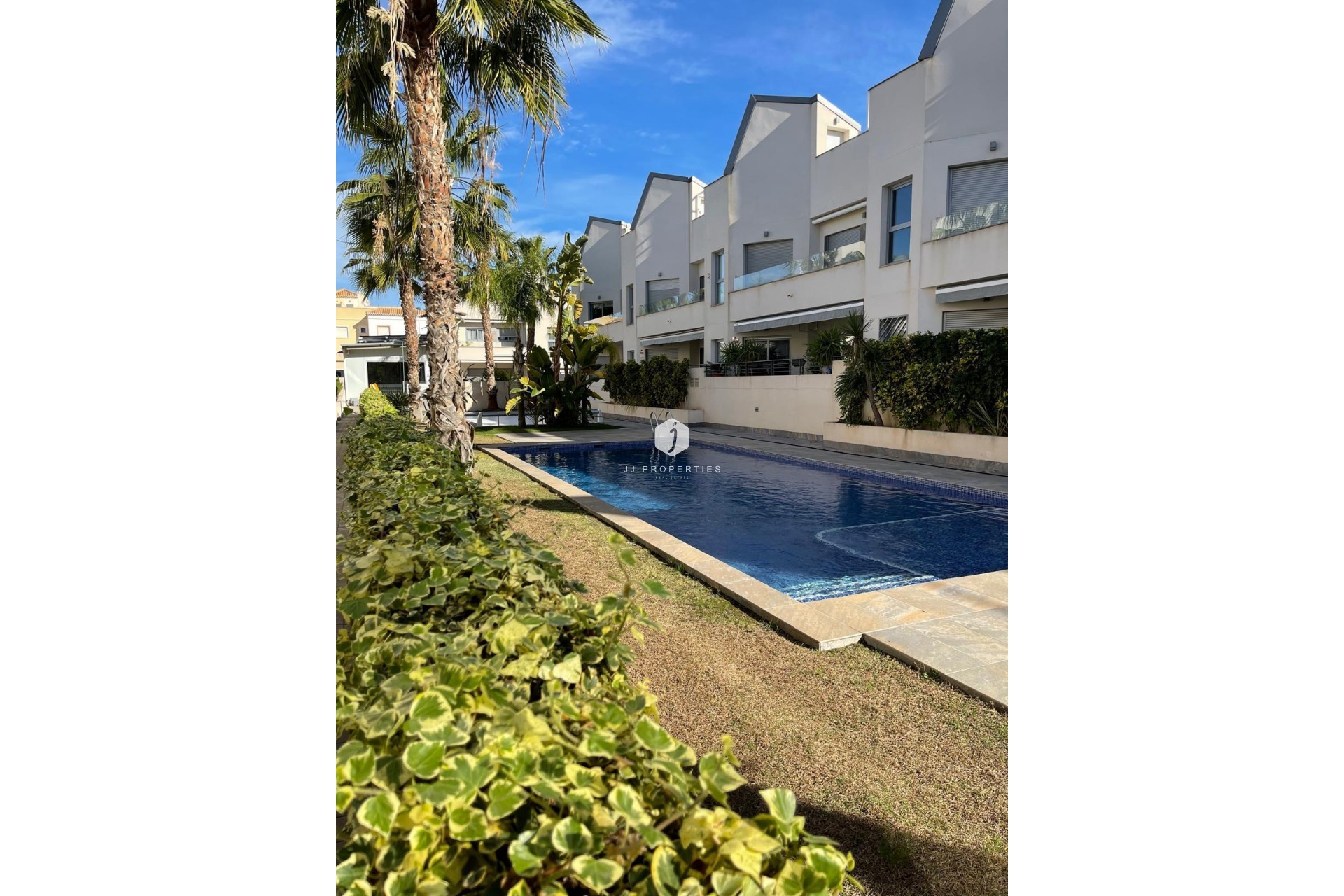 Resale - Bungalow -
Torrevieja - Costa Blanca