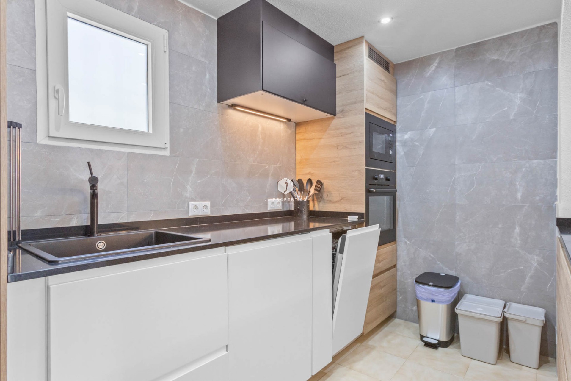 Resale - Bungalow -
Torrevieja - Costa Blanca