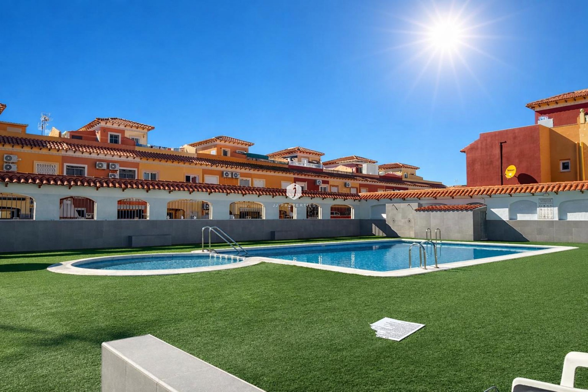 Resale - Bungalow -
Torrevieja - Costa Blanca