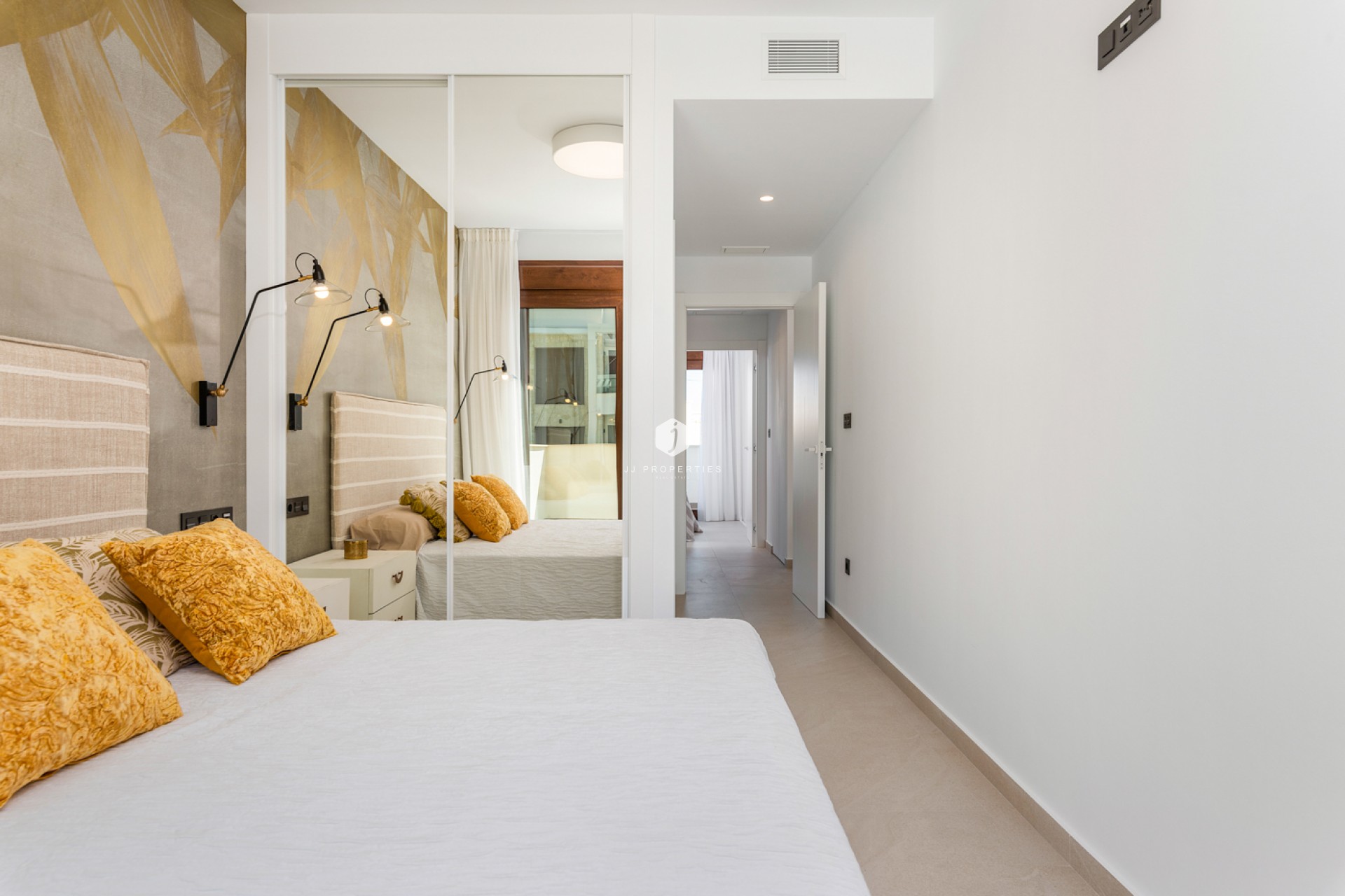 Resale - Bungalow -
Torrevieja - Costa Blanca