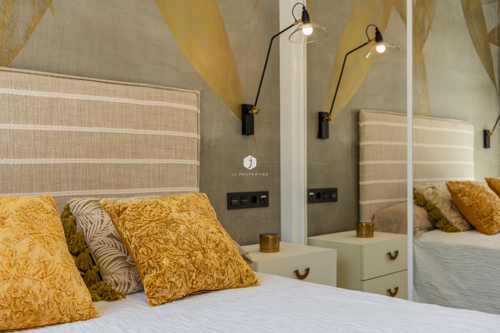 Resale - Bungalow -
Torrevieja - Costa Blanca