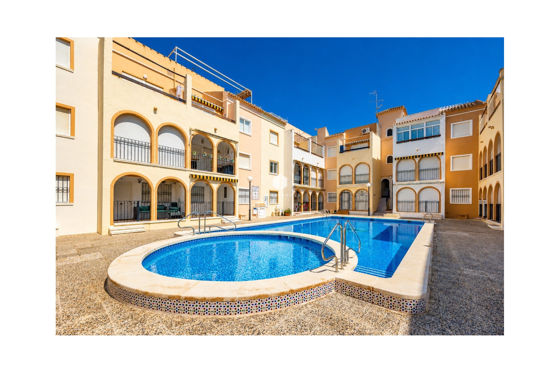 Resale - Bungalow -
Torrevieja - Costa Blanca