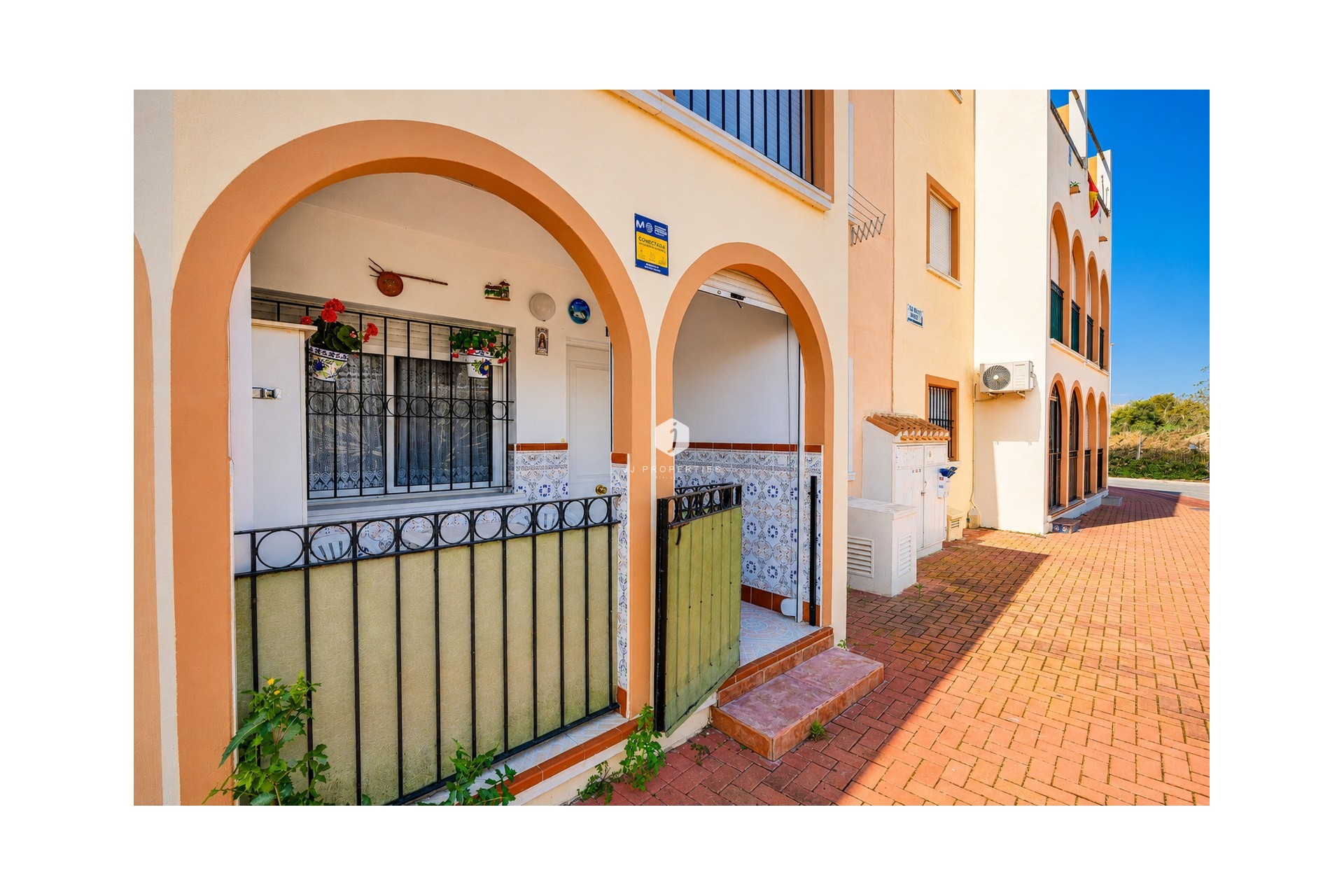 Resale - Bungalow -
Torrevieja - Costa Blanca