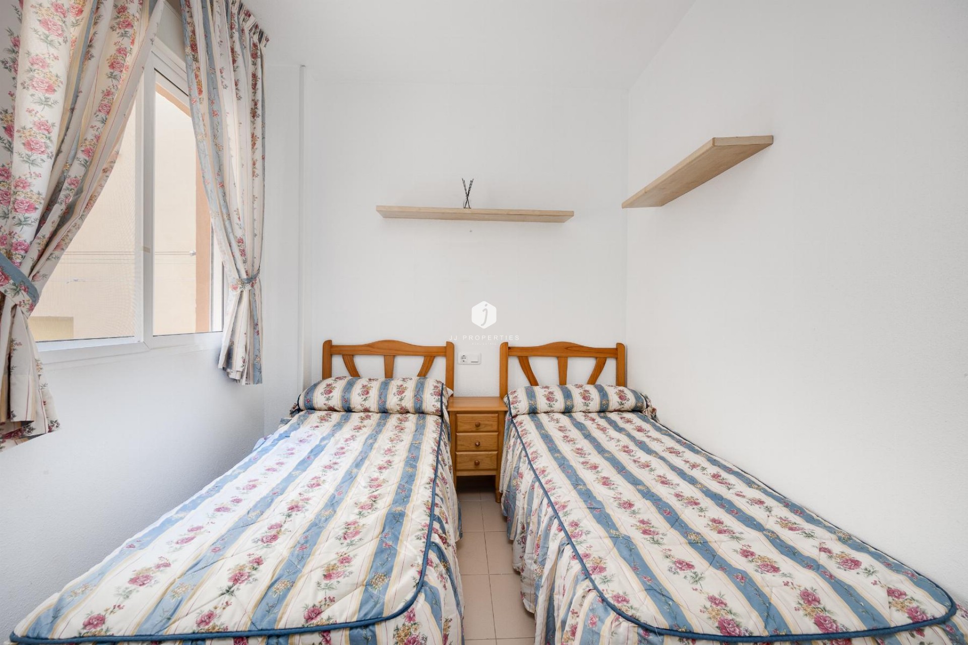 Resale - Bungalow -
Torrevieja - Costa Blanca