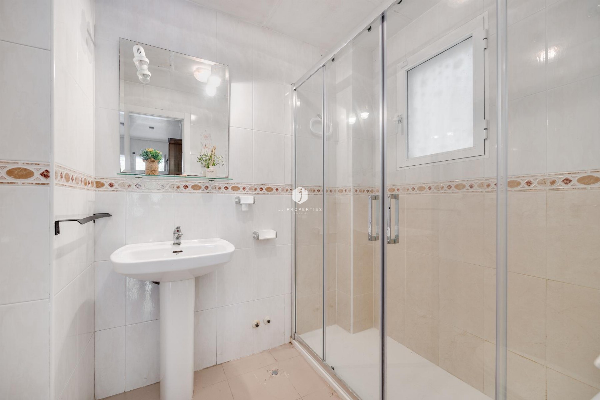Resale - Bungalow -
Torrevieja - Costa Blanca