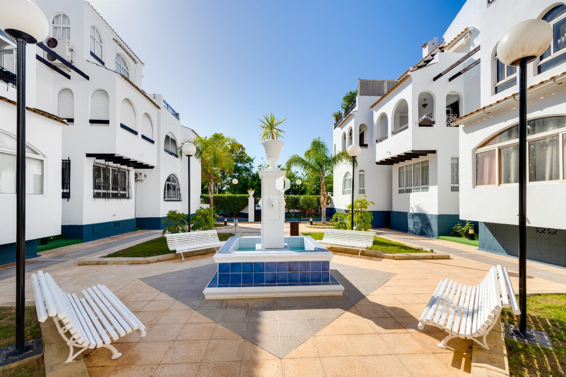 Resale - Bungalow -
Torrevieja - Costa Blanca