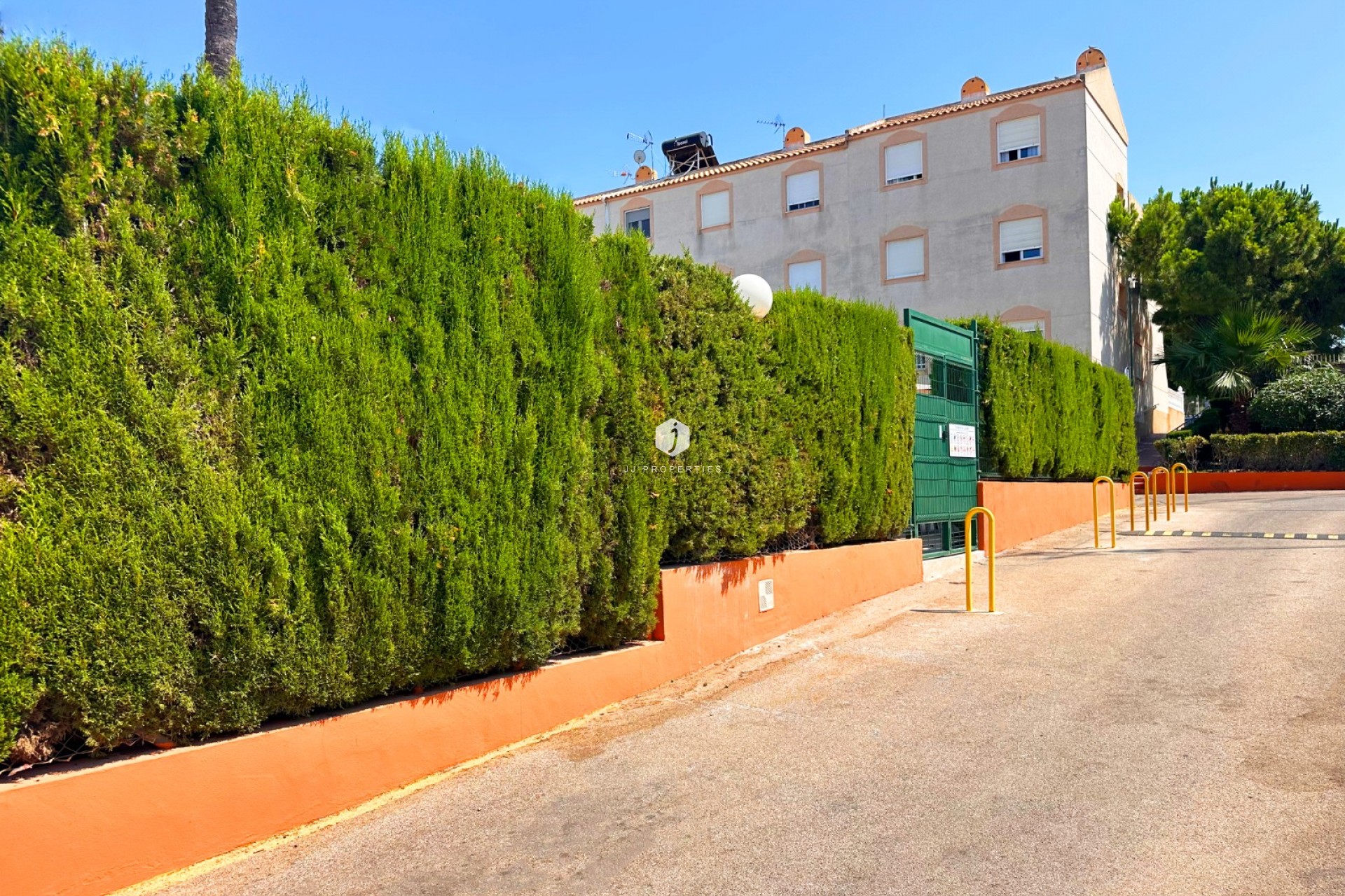 Resale - Bungalow -
Torrevieja - Costa Blanca