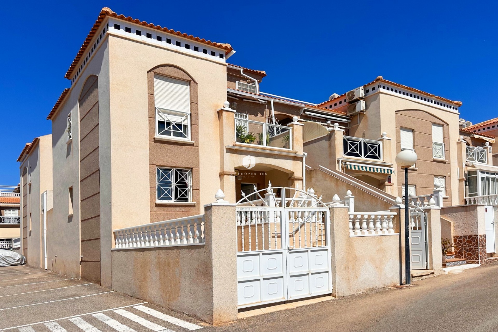 Resale - Bungalow -
Torrevieja - Costa Blanca