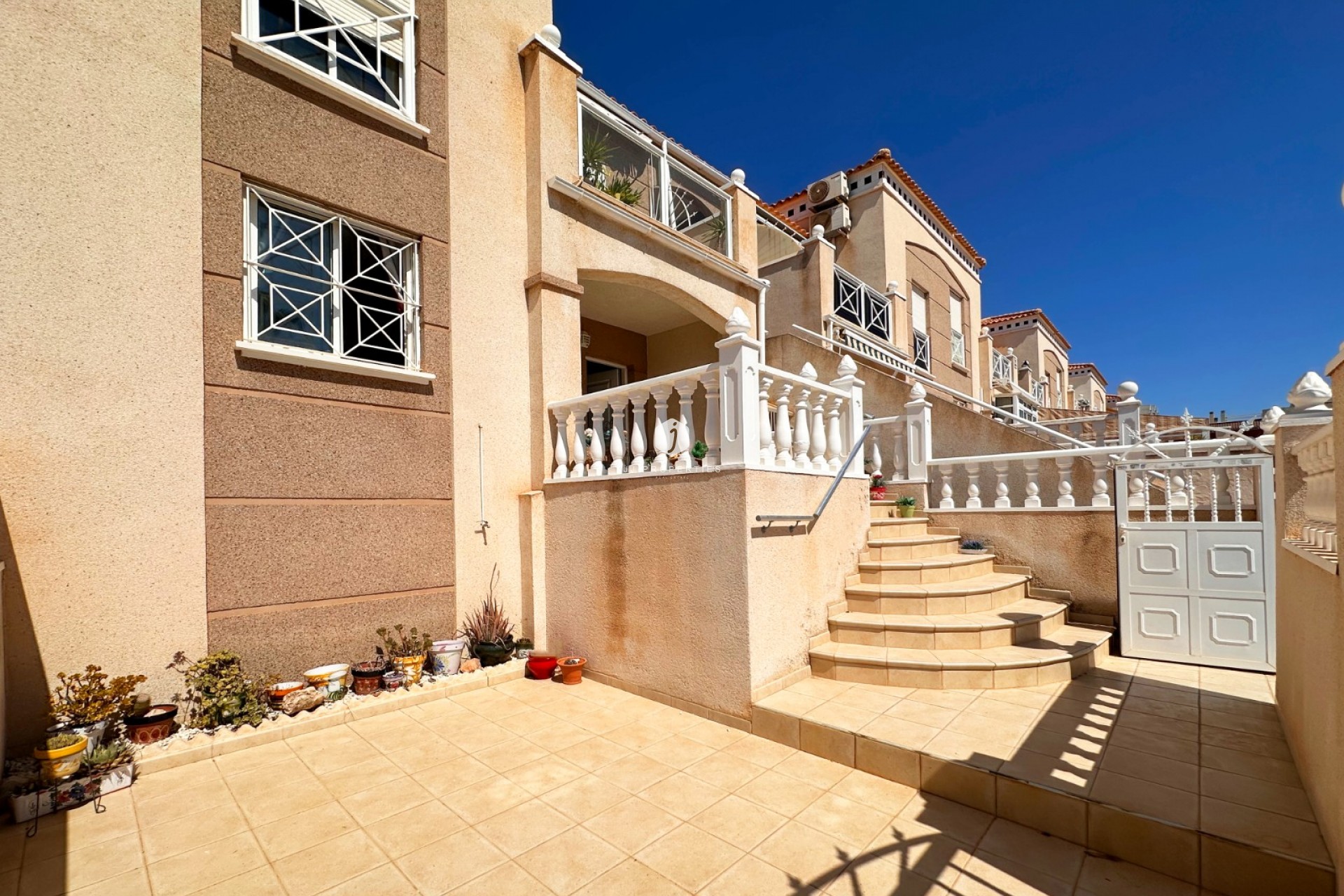 Resale - Bungalow -
Torrevieja - Costa Blanca