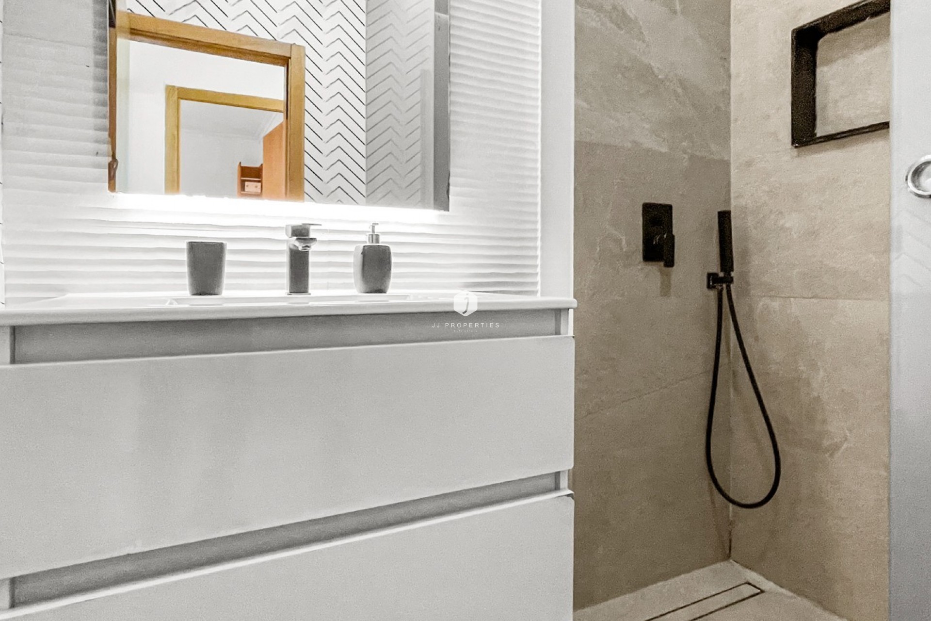 Resale - Bungalow -
Torrevieja - Costa Blanca