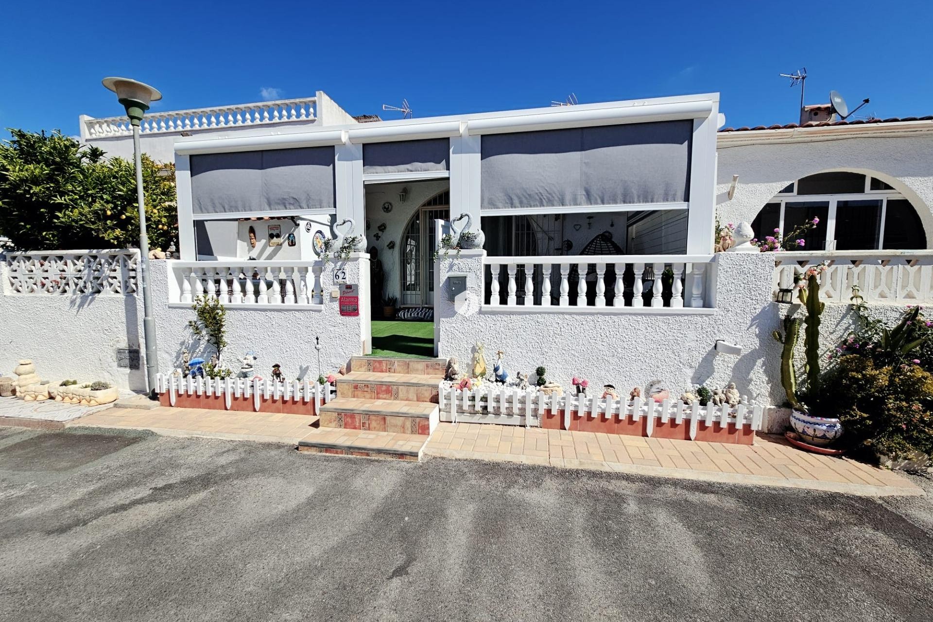 Resale - Bungalow -
Torrevieja - La Siesta - El Salado - Torreta