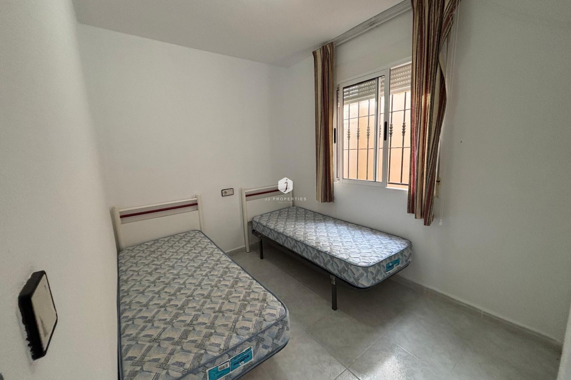 Resale - Bungalow -
Torrevieja - La Siesta - El Salado - Torreta