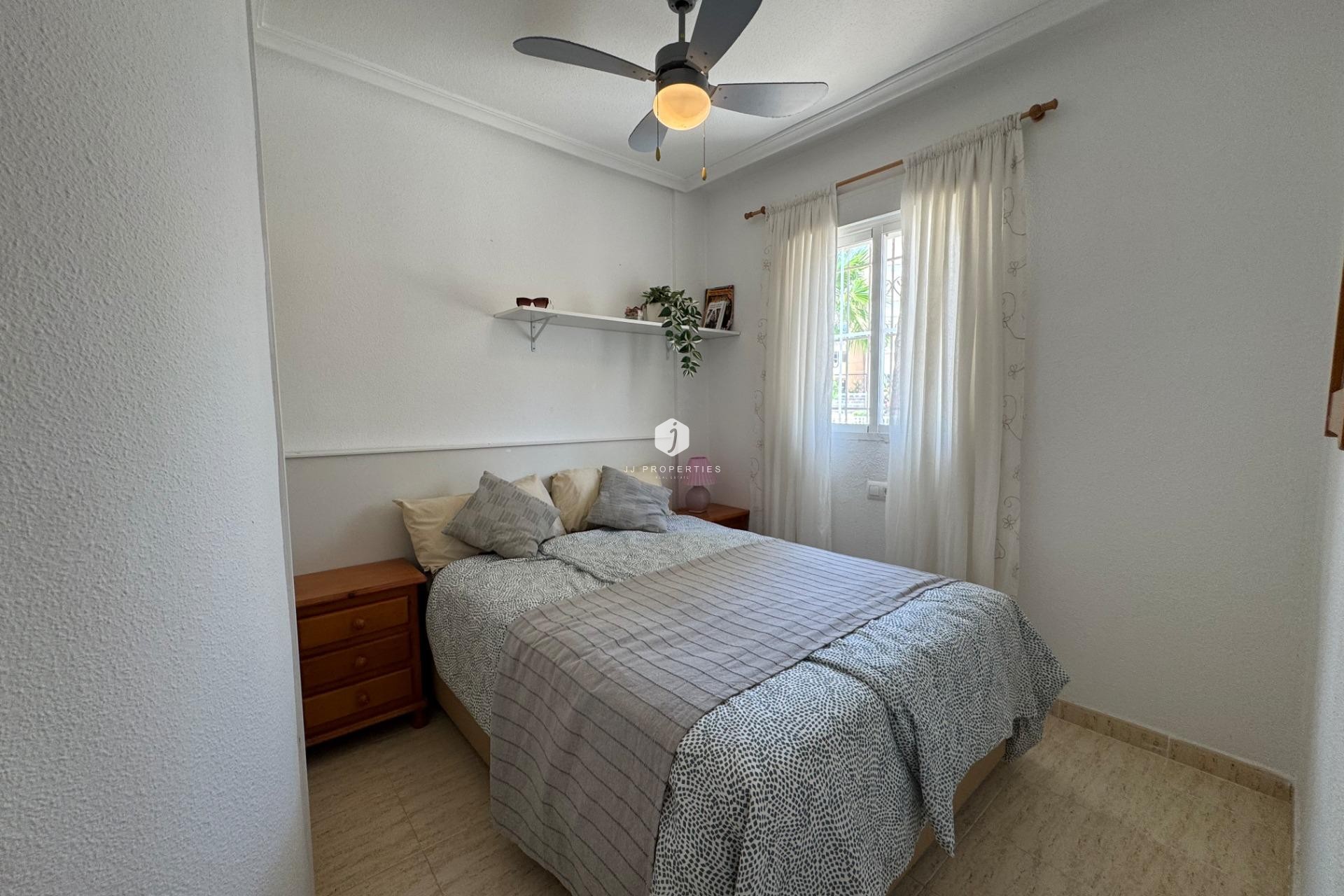 Resale - Bungalow -
Torrevieja - La Siesta - El Salado - Torreta