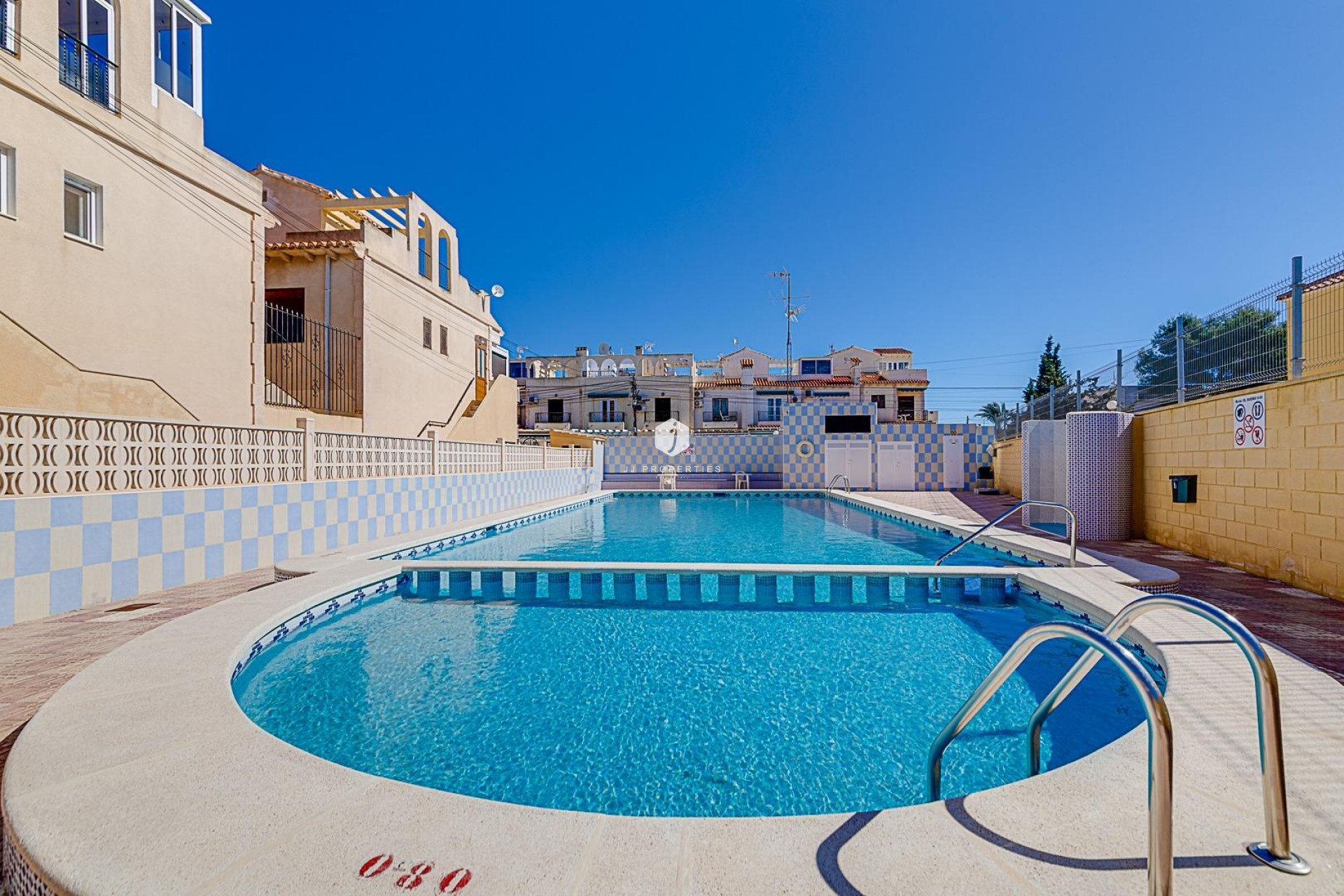 Resale - Bungalow -
Torrevieja - La Siesta - El Salado - Torreta