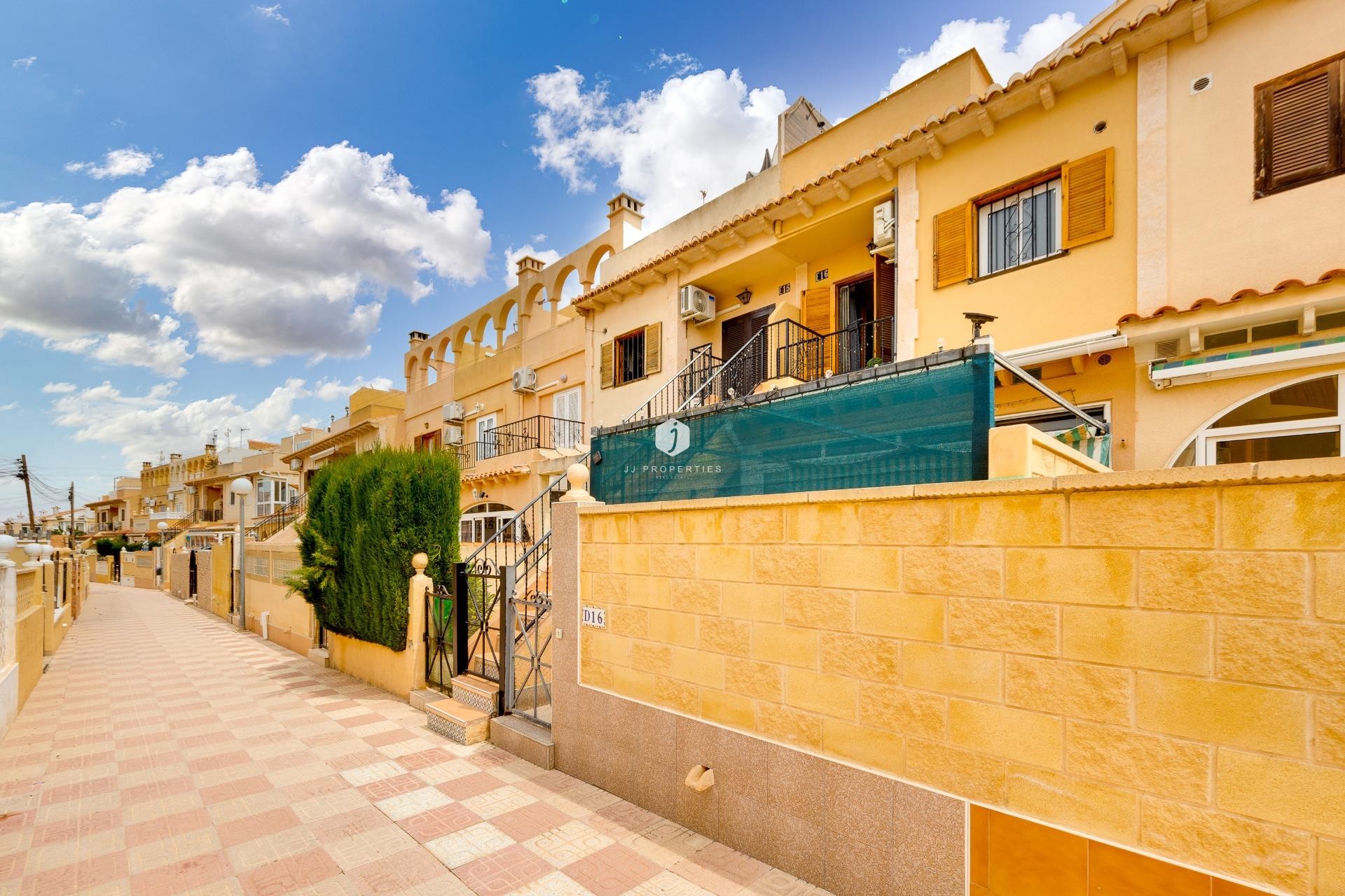Resale - Bungalow -
Torrevieja - La Siesta - El Salado - Torreta