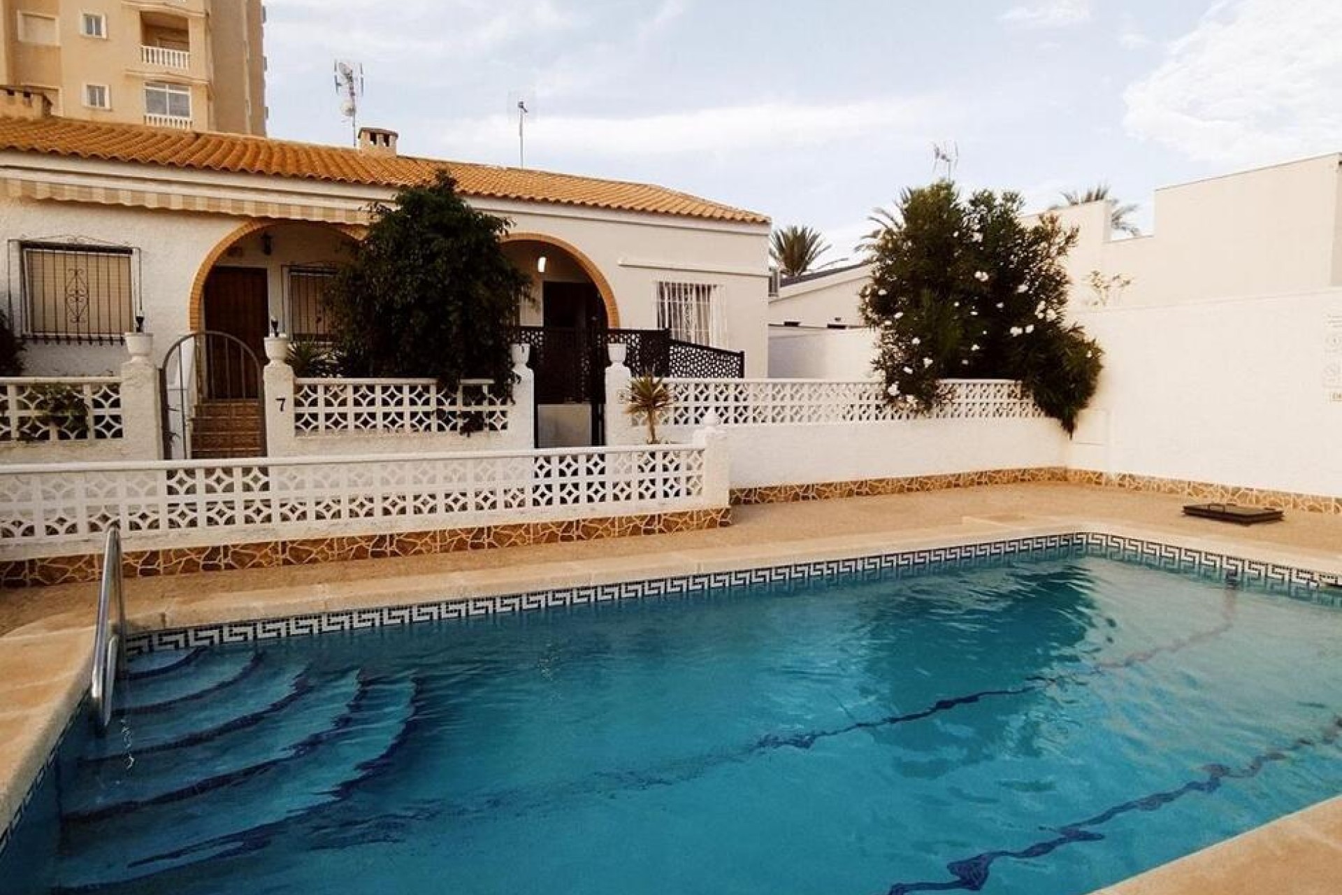 Resale - Bungalow -
Torrevieja - Nueva Torrevieja