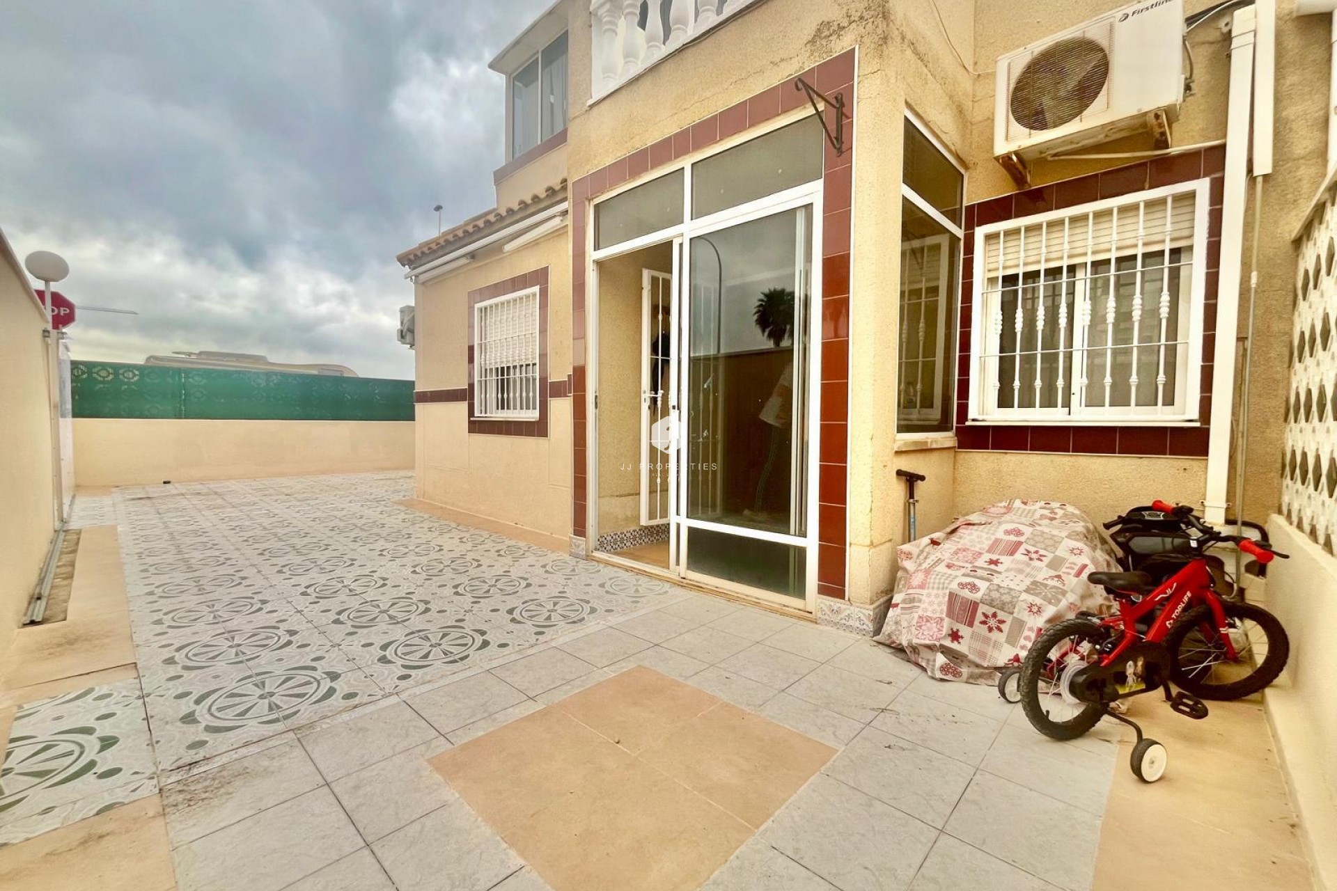 Resale - Bungalow -
Torrevieja - Paraje Natural