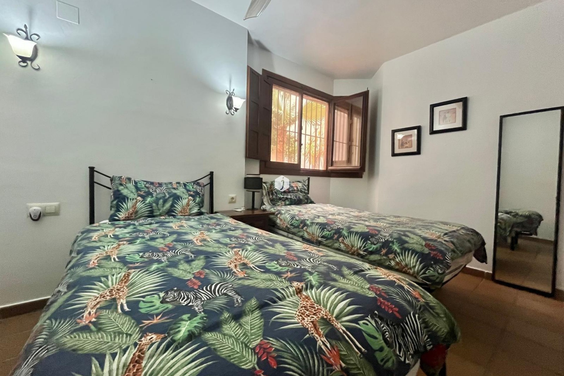 Resale - Bungalow -
Torrevieja - Punta prima