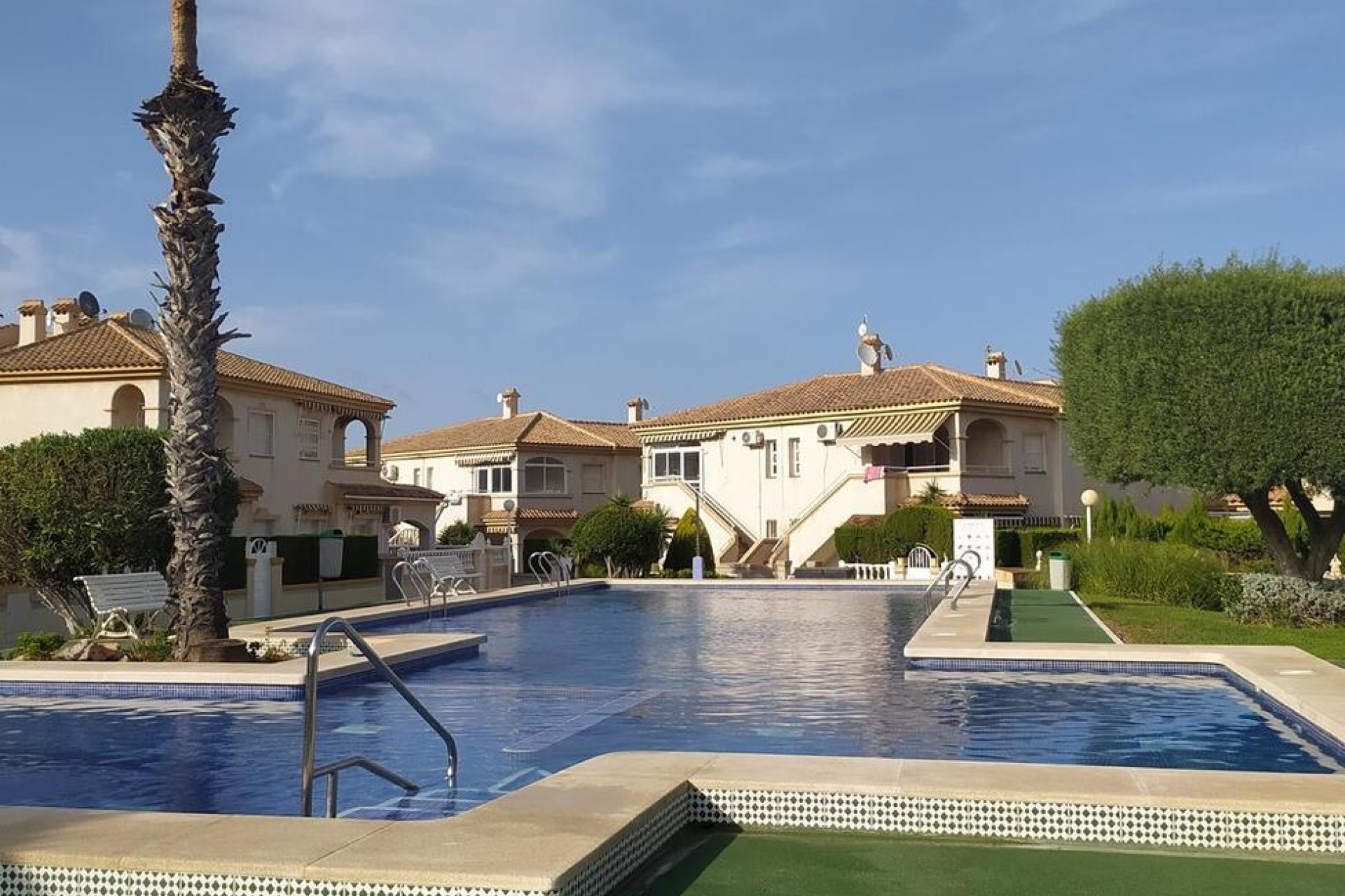 Resale - Bungalow -
Torrevieja - Torreblanca