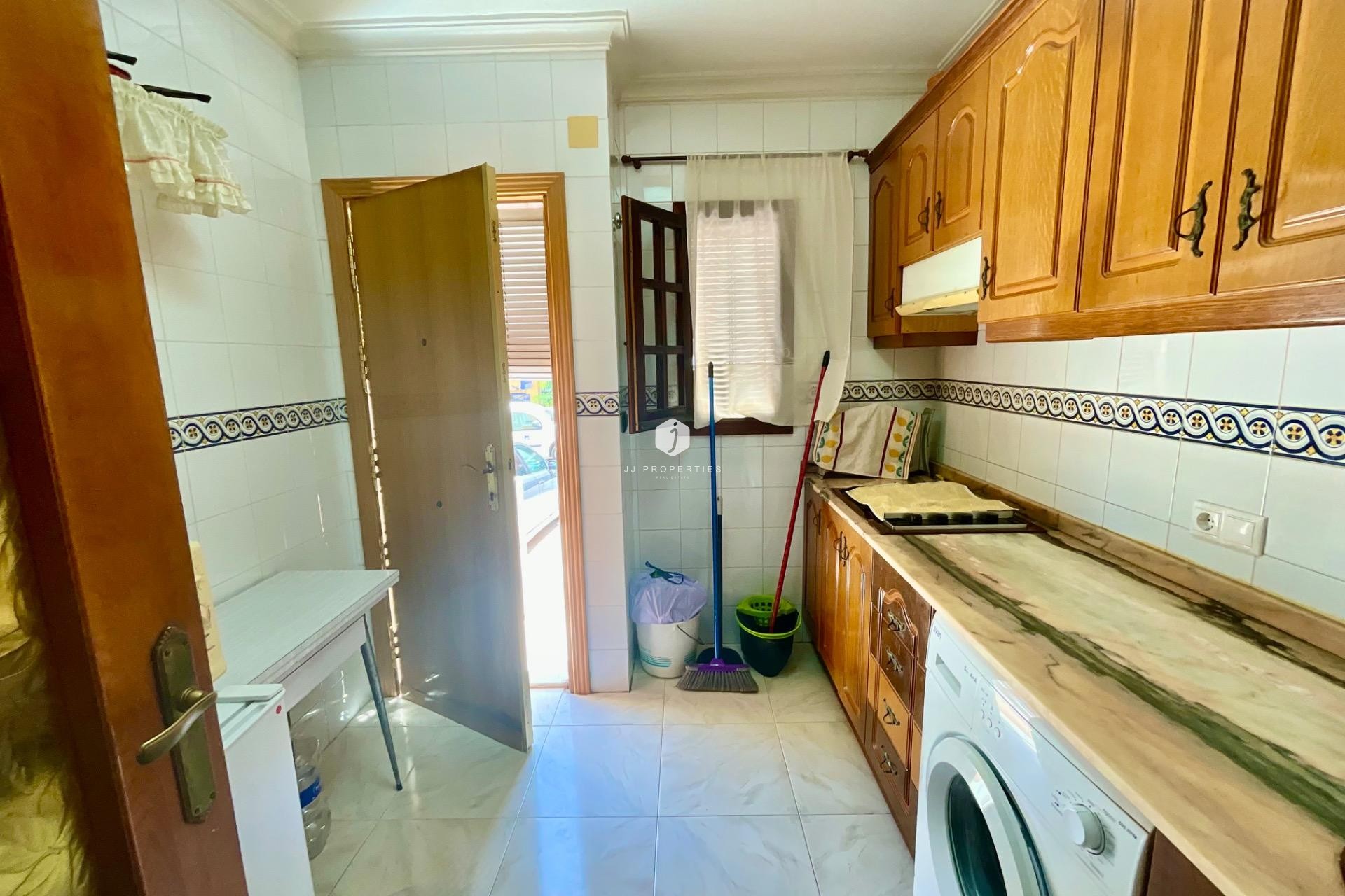 Resale - Bungalow -
Torrevieja - Torreblanca