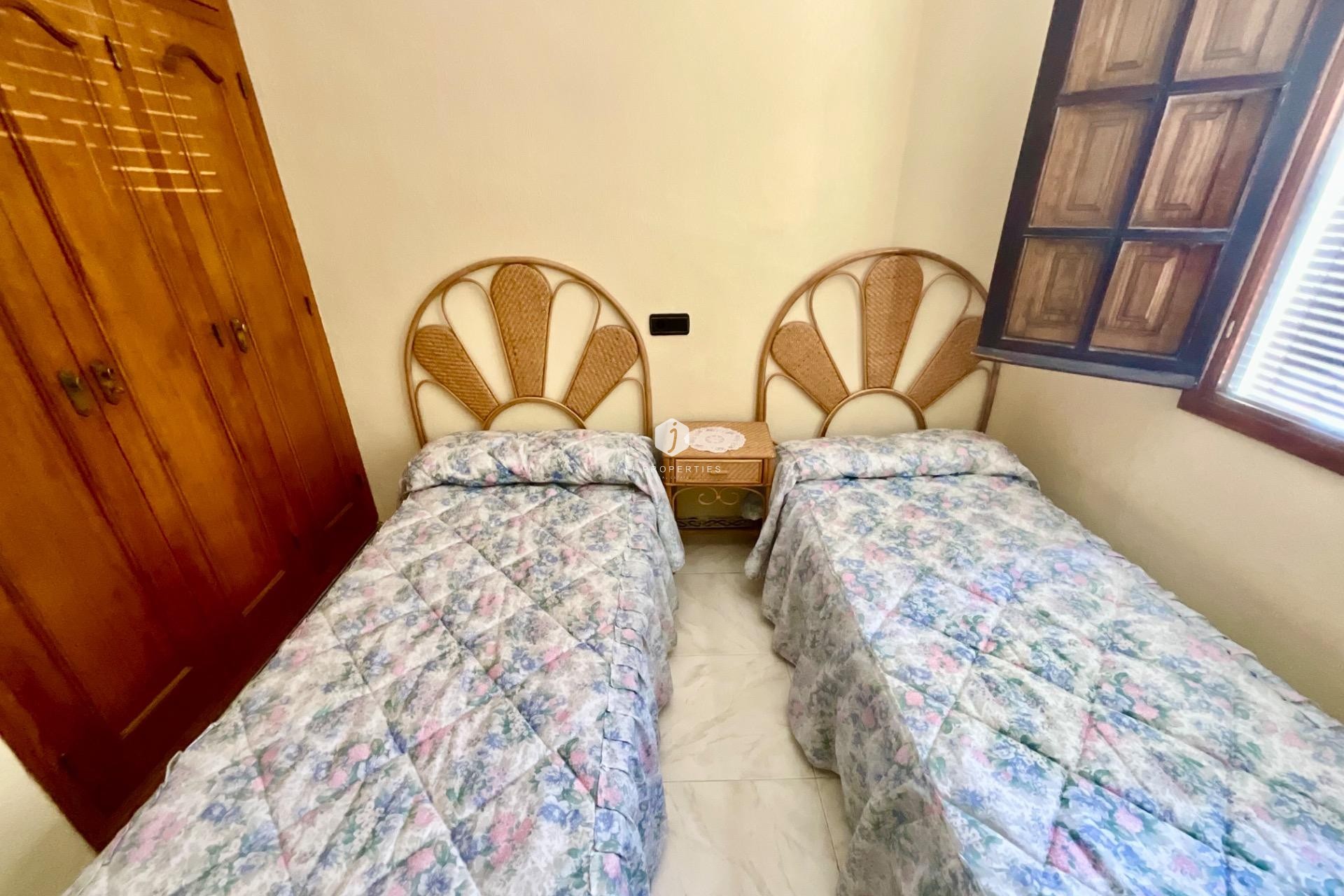 Resale - Bungalow -
Torrevieja - Torreblanca
