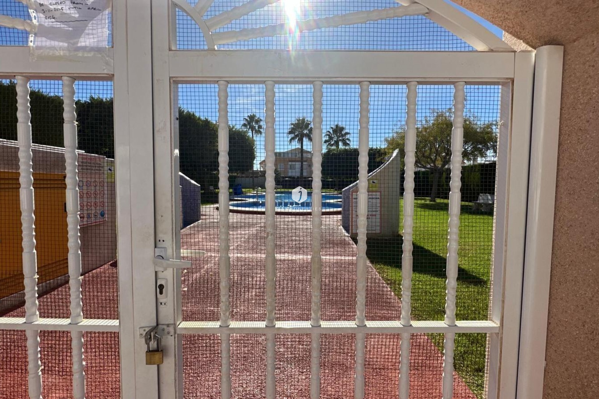 Resale - Bungalow -
Torrevieja - Torretas